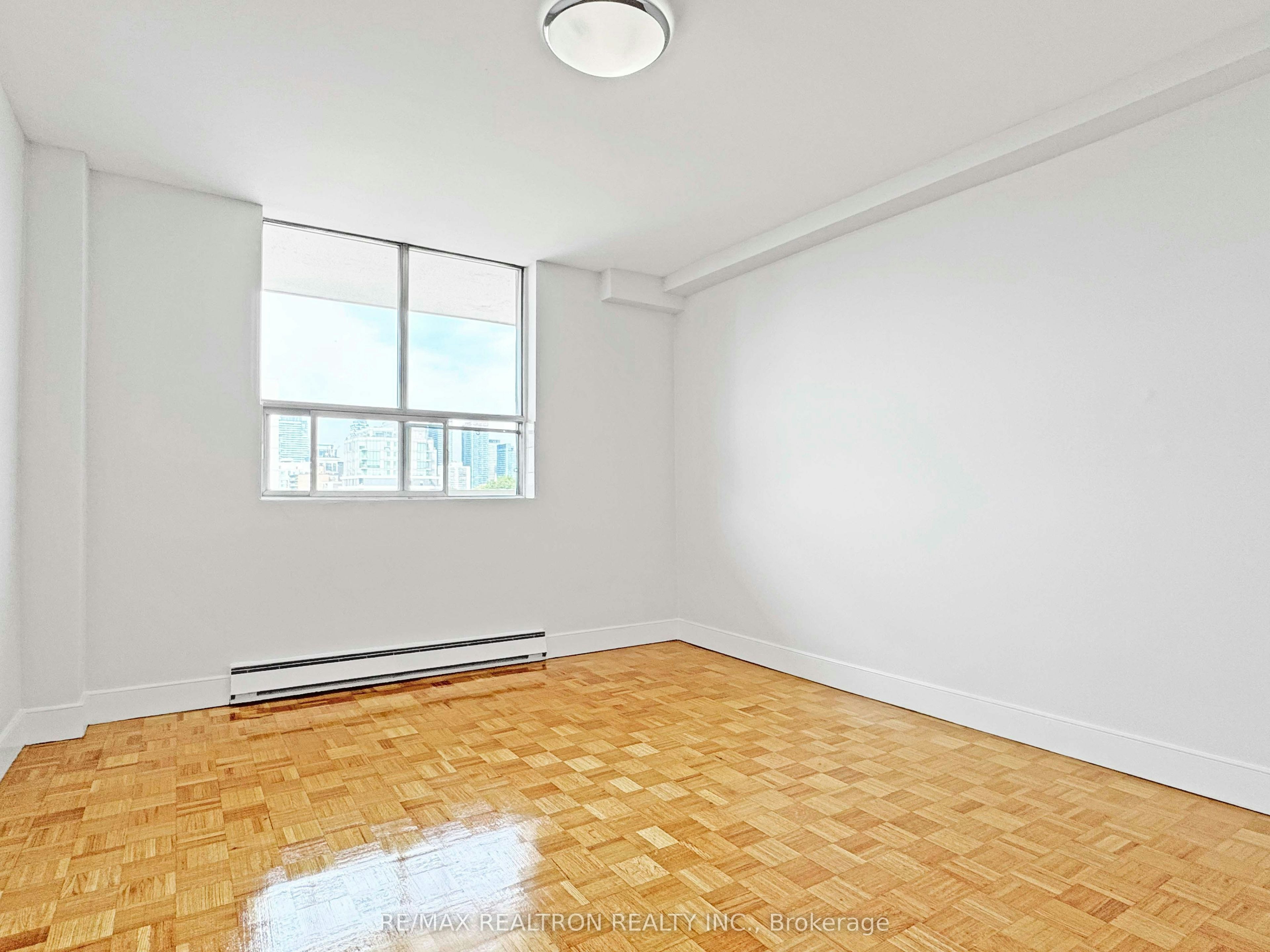 903-525 Eglinton Avenue E, Toronto, ON, M4P 2P6 - 6