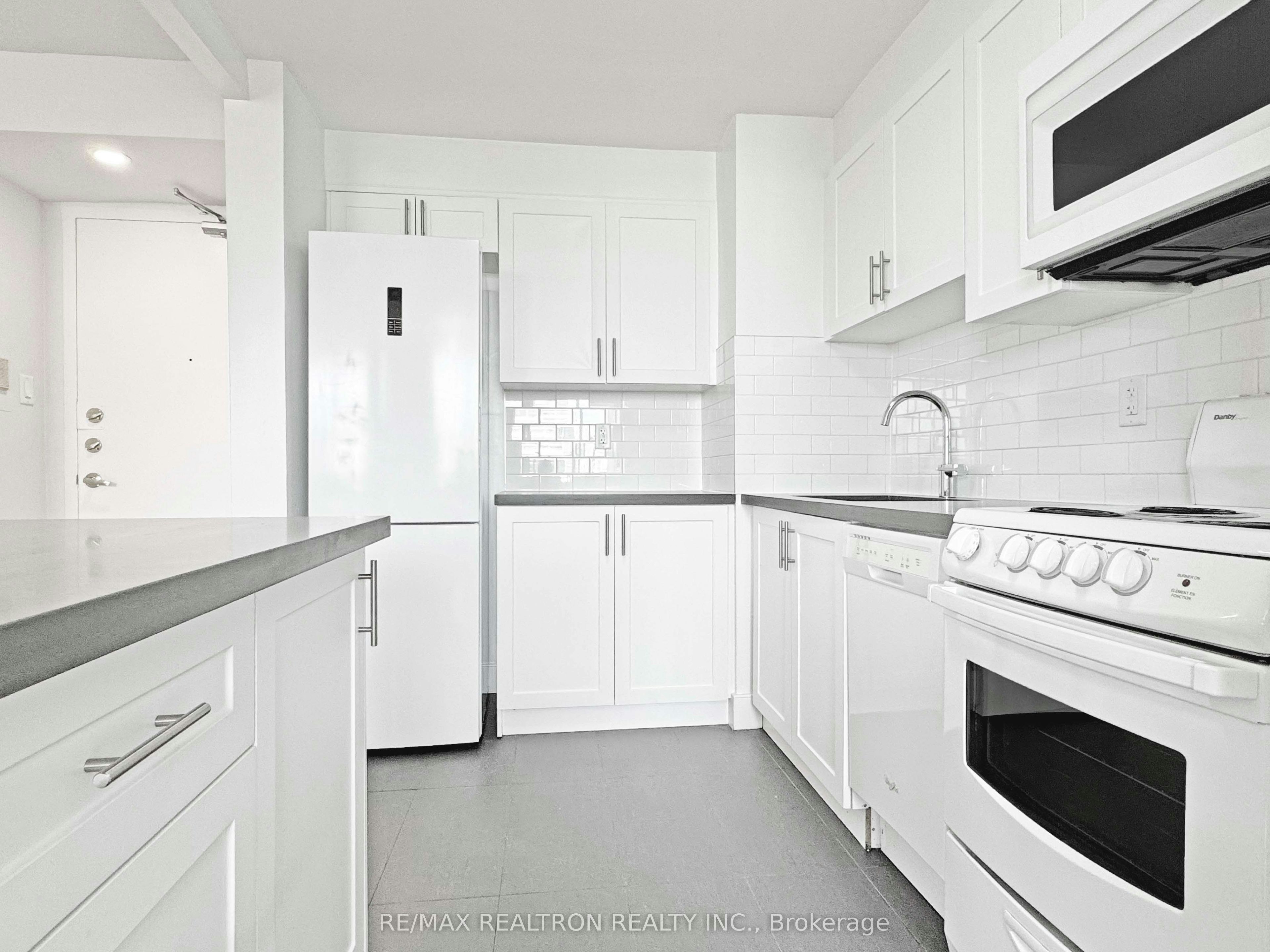 903-525 Eglinton Avenue E, Toronto, ON, M4P 2P6 - 5