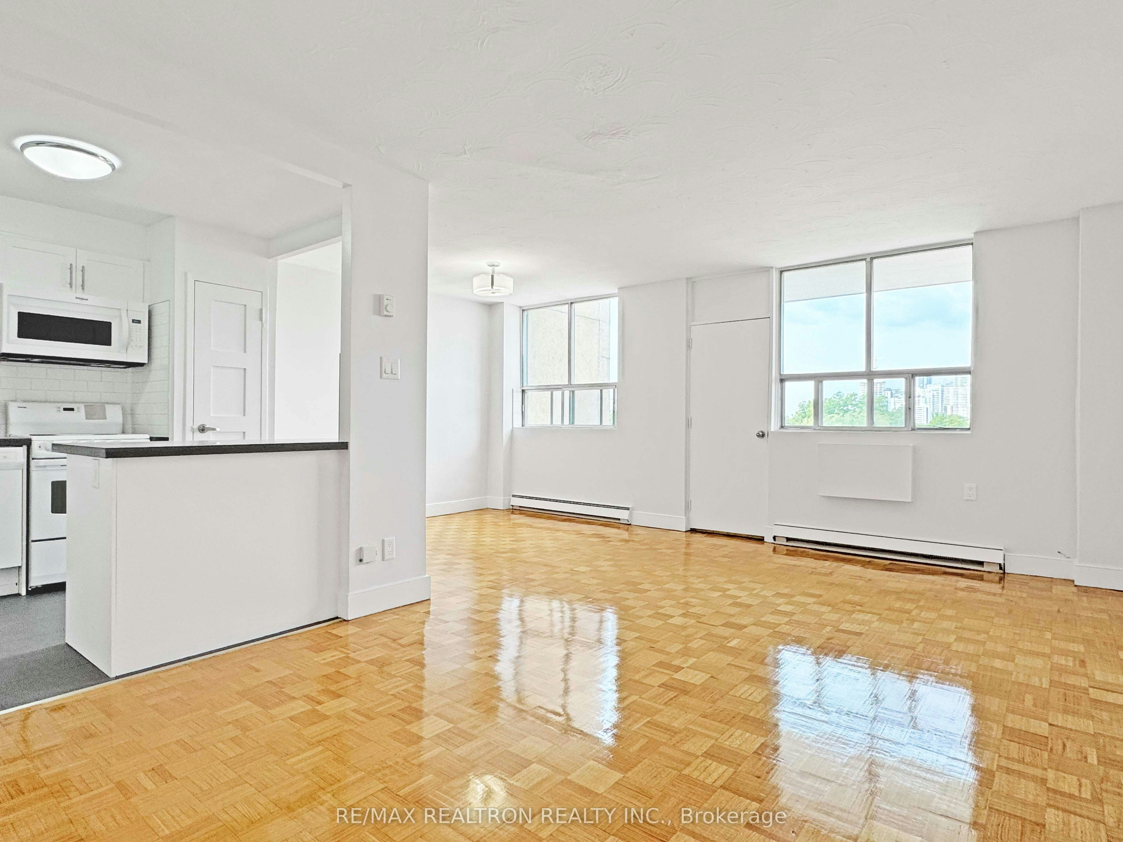 903-525 Eglinton Avenue E, Toronto, ON, M4P 2P6 - 3