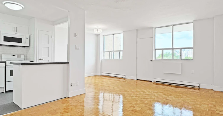903-525 Eglinton Avenue E, Toronto, ON, M4P 2P6 - 3