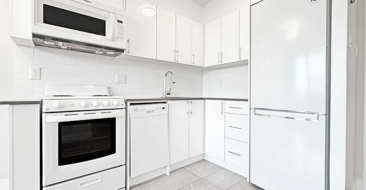 907-1500 Bathurst Street, Toronto, ON, M5P 3L3 - 2