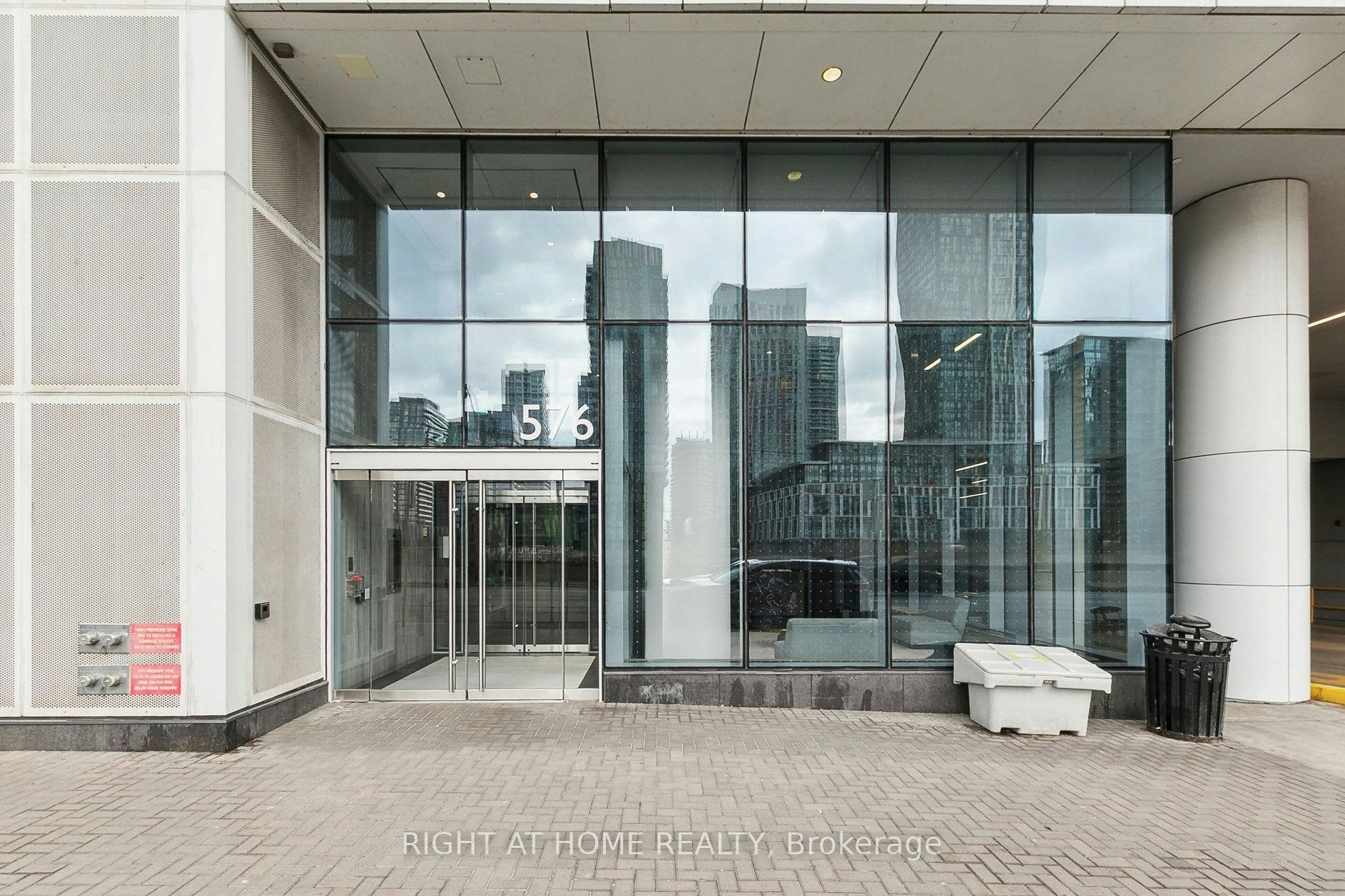 302E-576 Front Street W, Toronto, ON, M5V 1C1