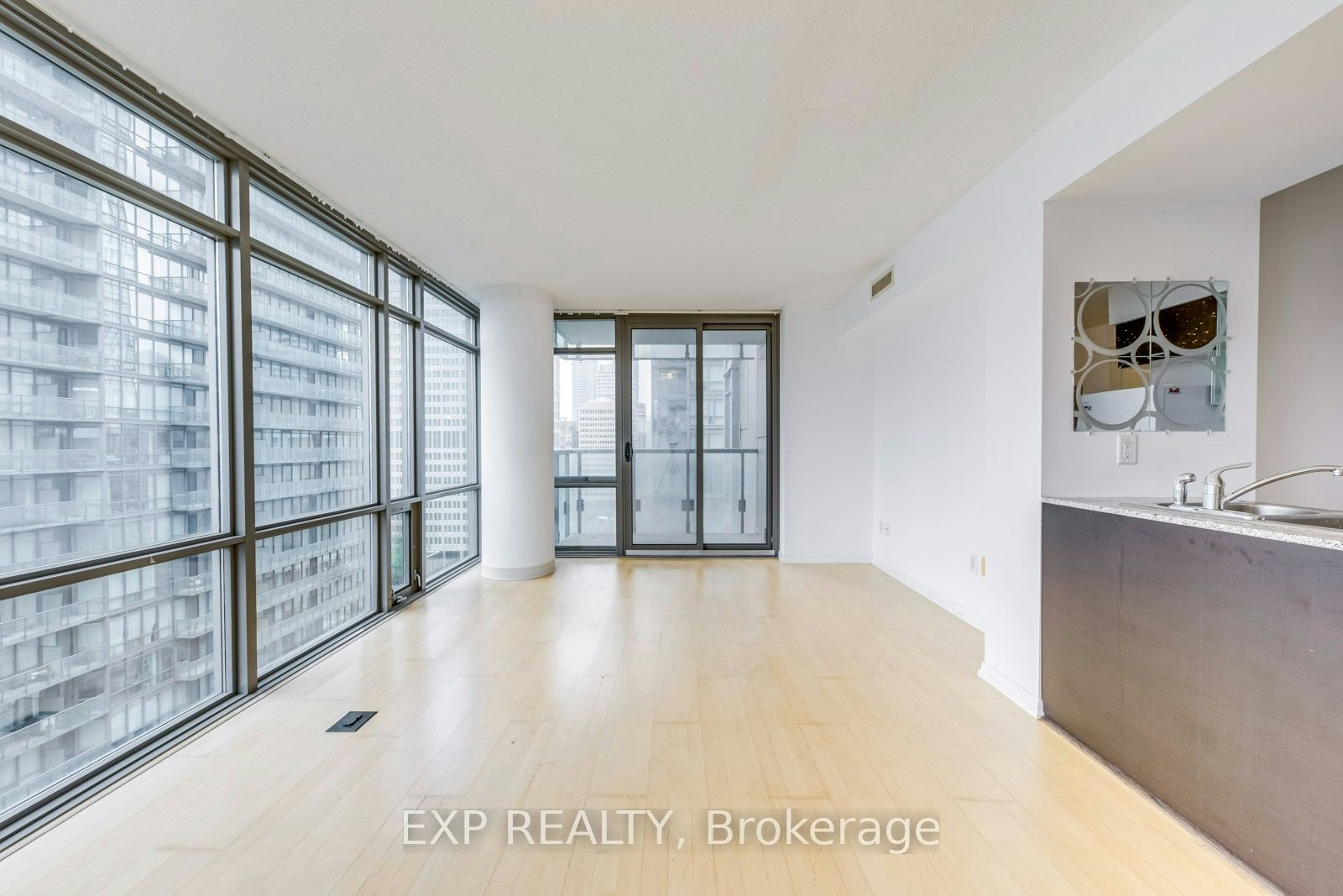 1502-38 Grenville Street, Toronto, ON, M4X 1A5 - 9