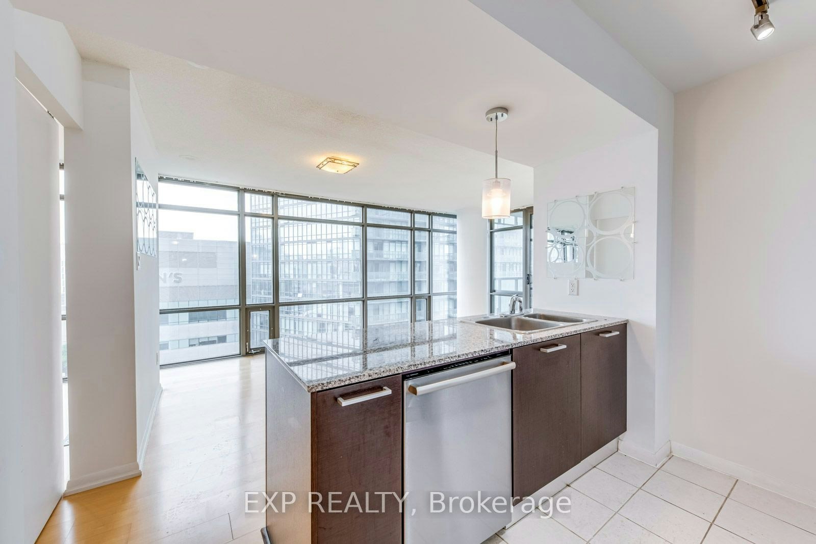 1502-38 Grenville Street, Toronto, ON, M4X 1A5 - 3