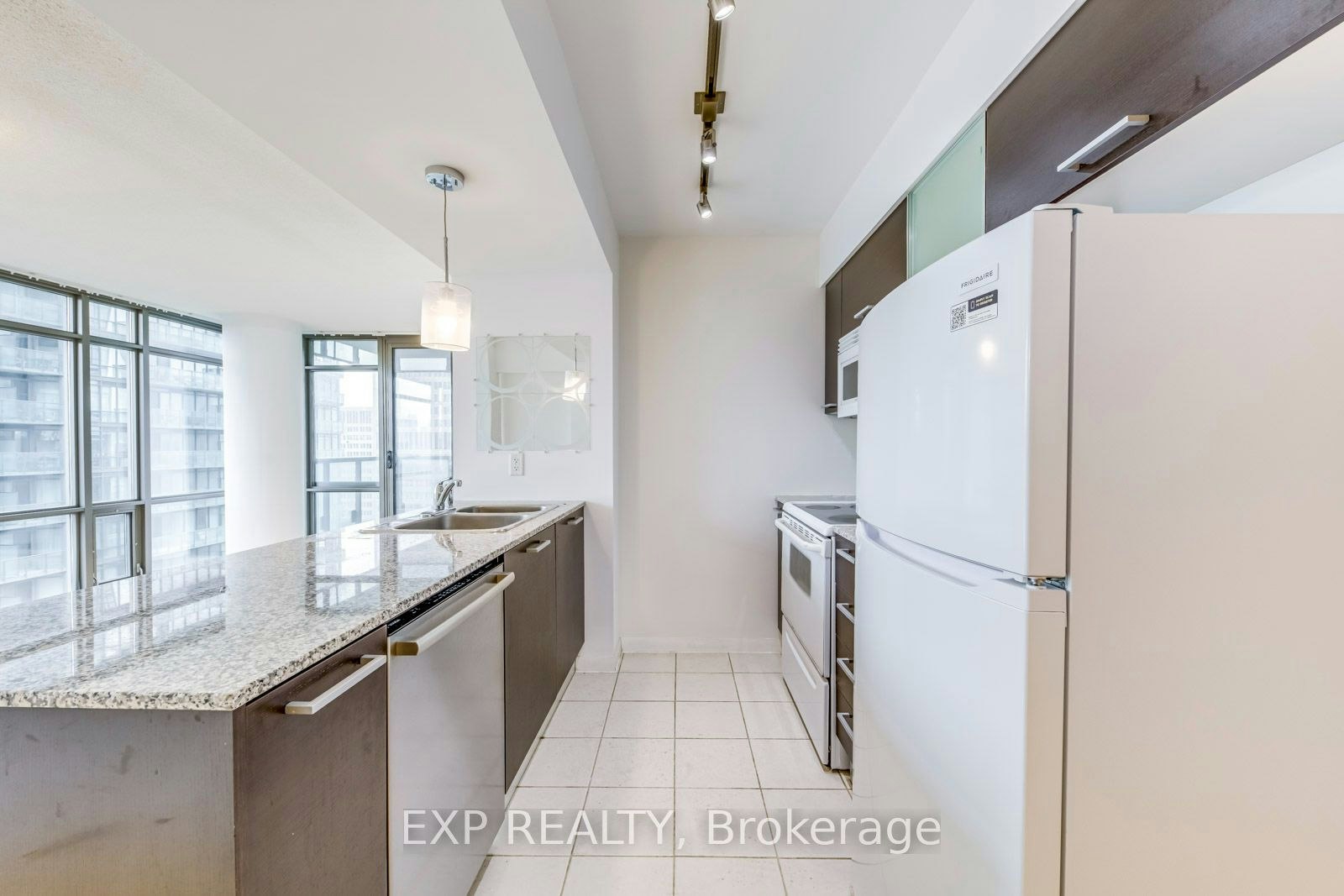 1502-38 Grenville Street, Toronto, ON, M4X 1A5 - 4