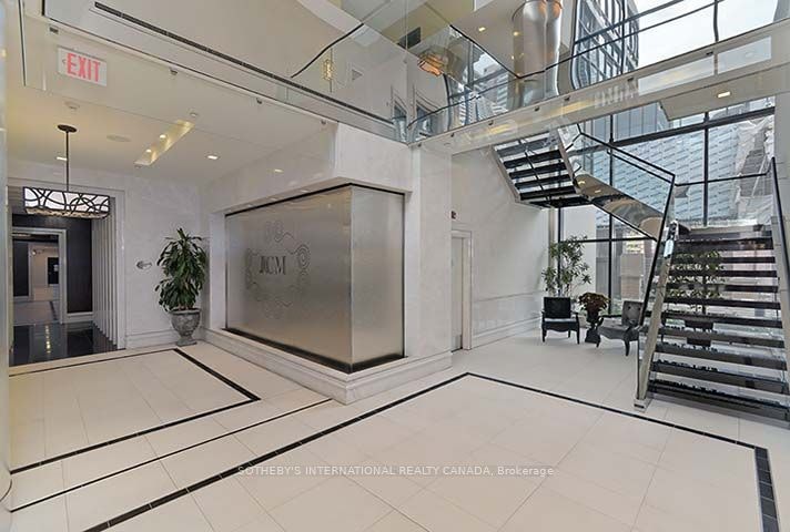 402-28 Linden Street, Toronto, ON, M4Y 0A4