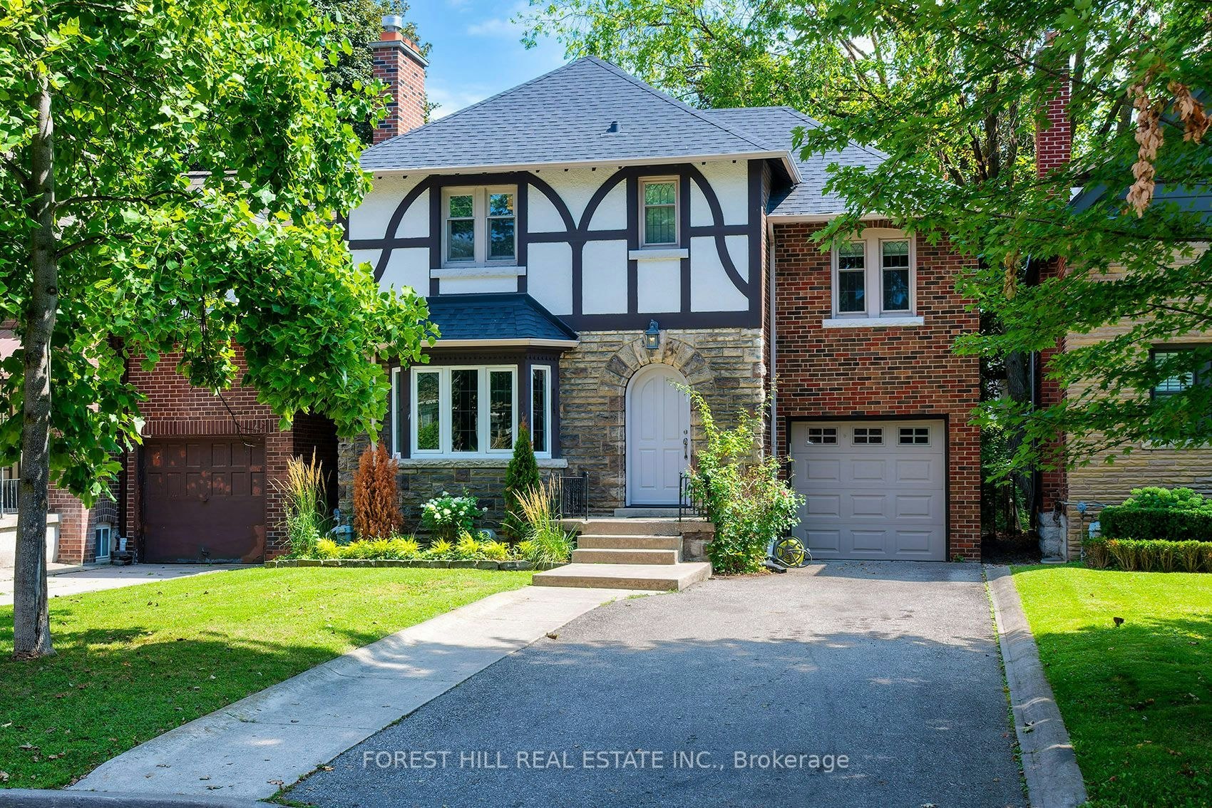 17 Fairleigh Crescent, Toronto, ON, M6C 3R7