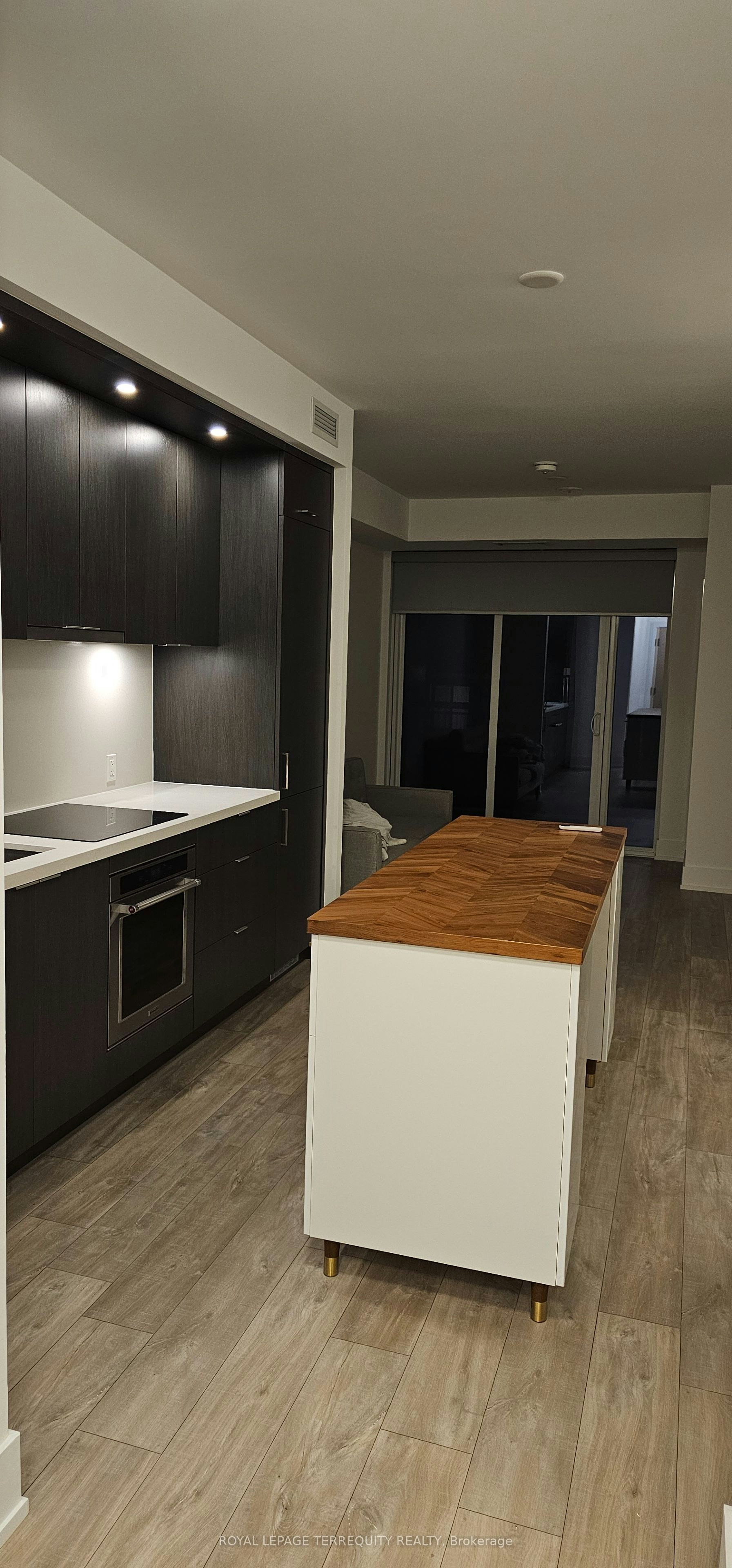 1106-10 Inn ON The Park Drive, Toronto, ON, M3C 0P9 - 13