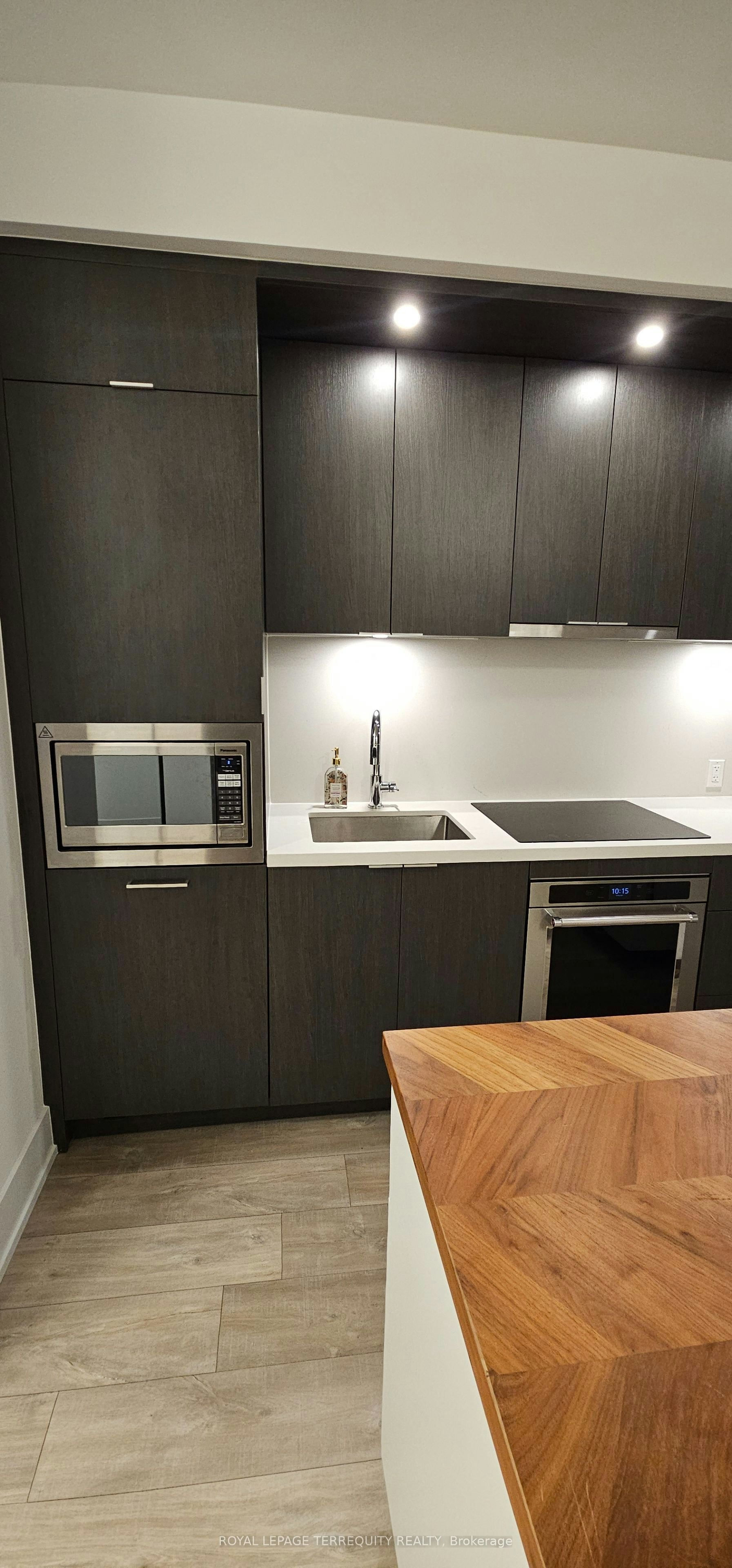 1106-10 Inn ON The Park Drive, Toronto, ON, M3C 0P9 - 9