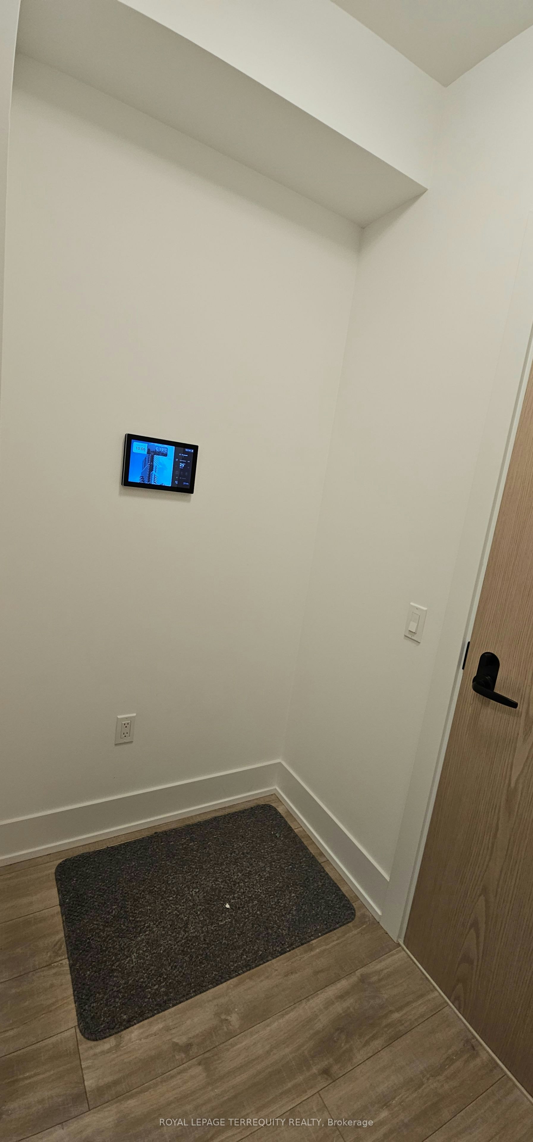 1106-10 Inn ON The Park Drive, Toronto, ON, M3C 0P9 - 3