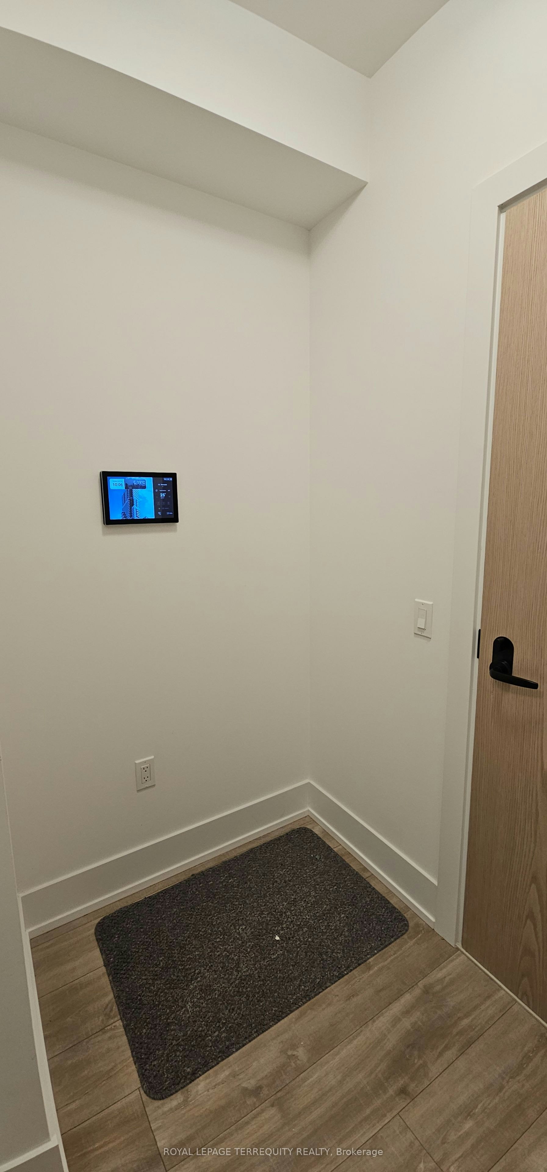1106-10 Inn ON The Park Drive, Toronto, ON, M3C 0P9 - 4