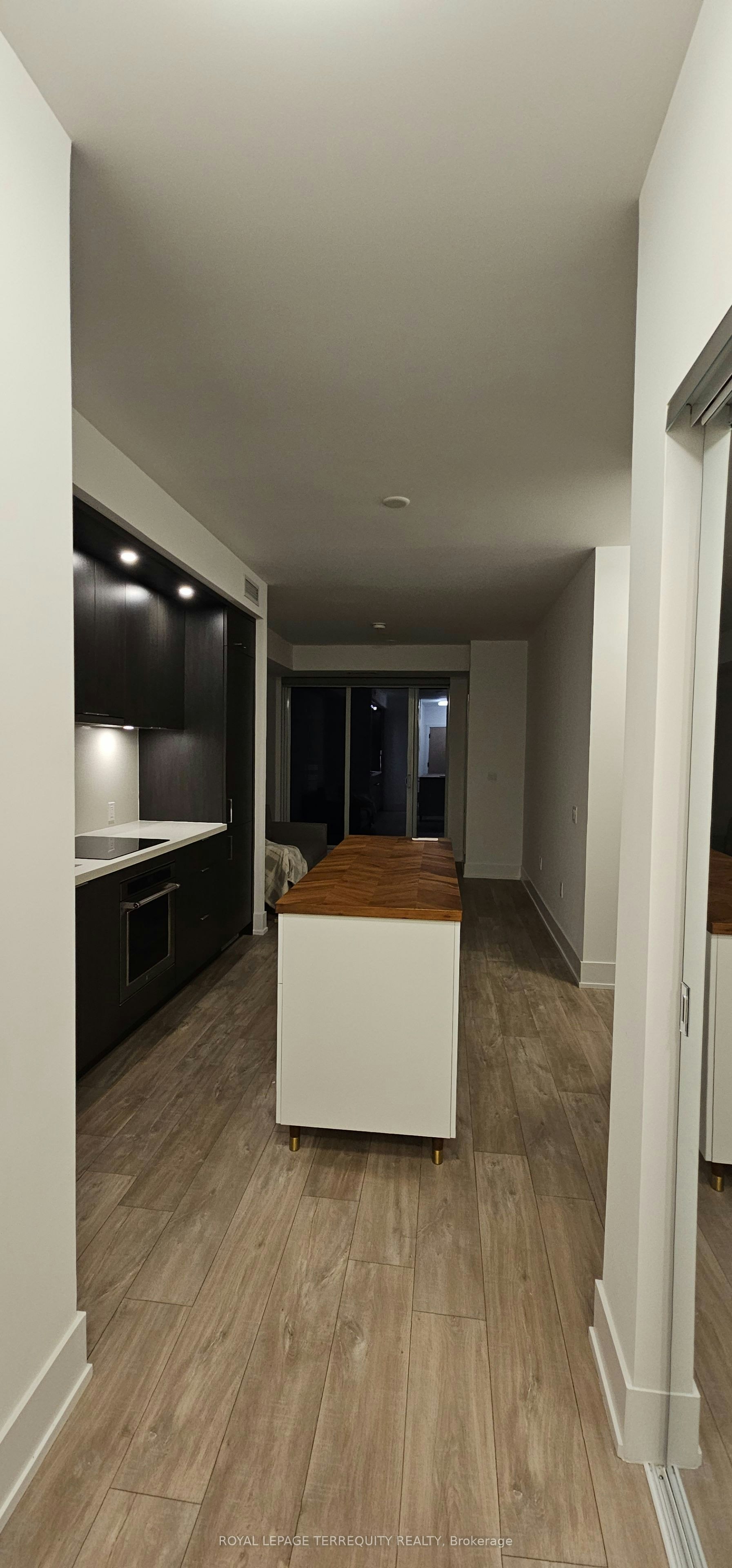 1106-10 Inn ON The Park Drive, Toronto, ON, M3C 0P9 - 12