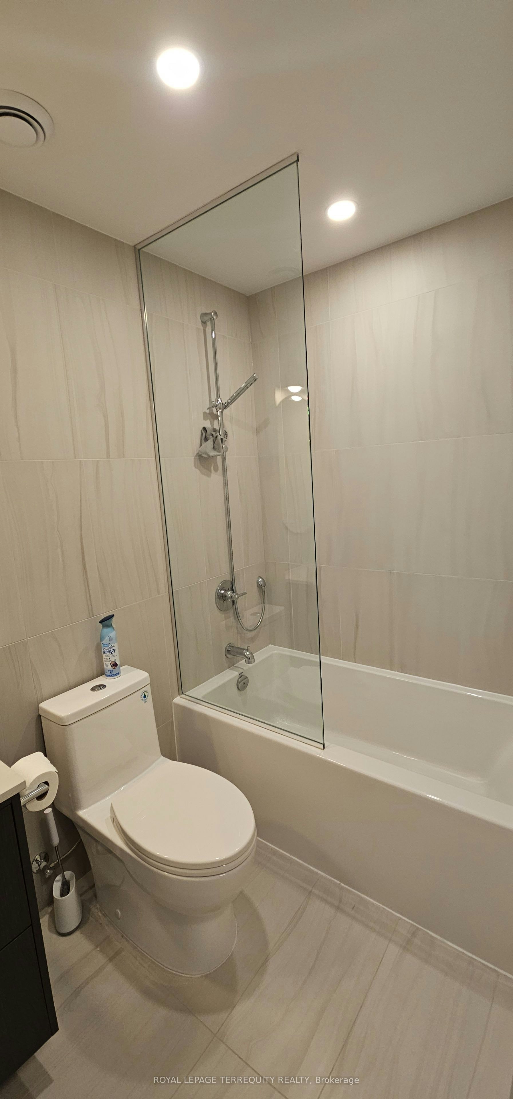 1106-10 Inn ON The Park Drive, Toronto, ON, M3C 0P9 - 17