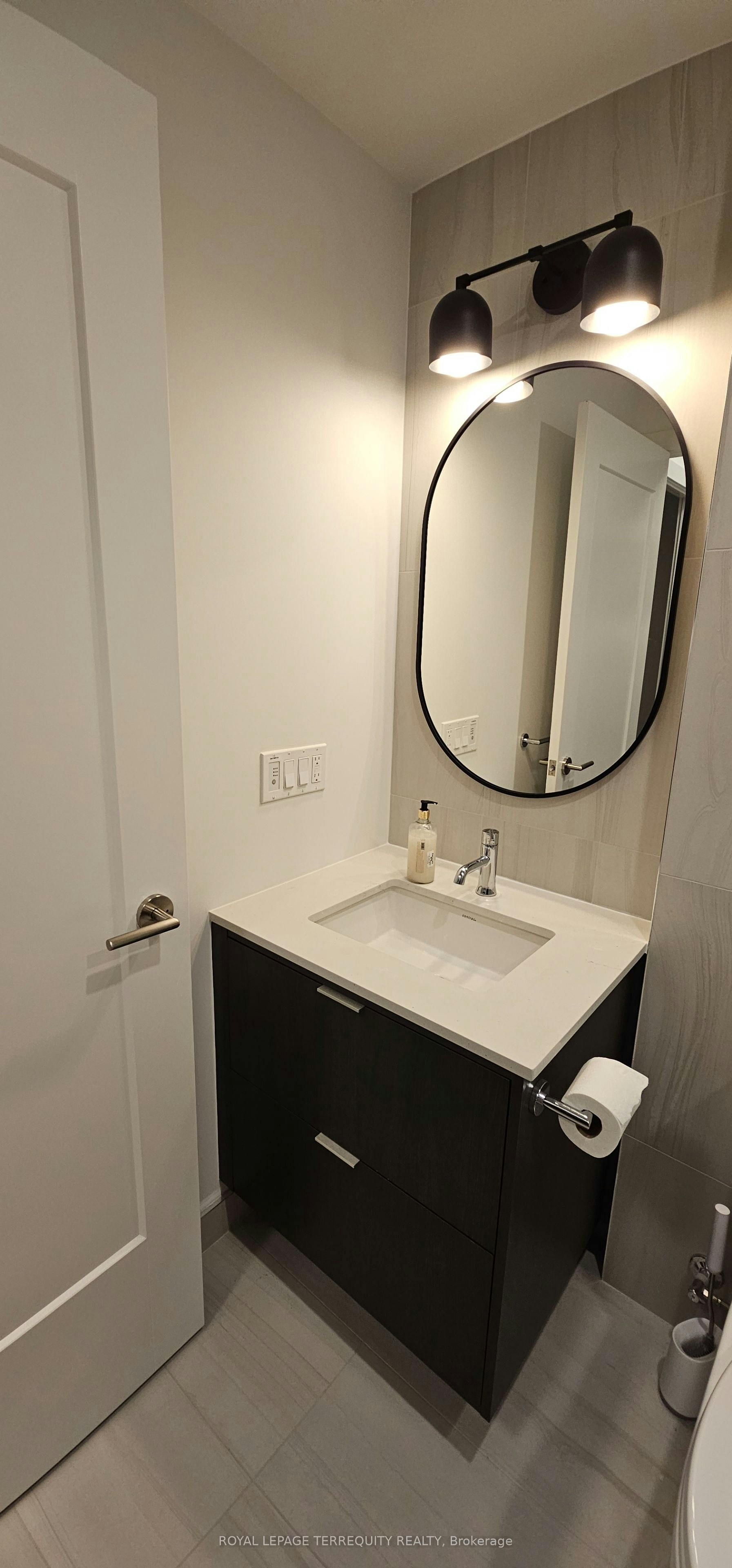 1106-10 Inn ON The Park Drive, Toronto, ON, M3C 0P9 - 16