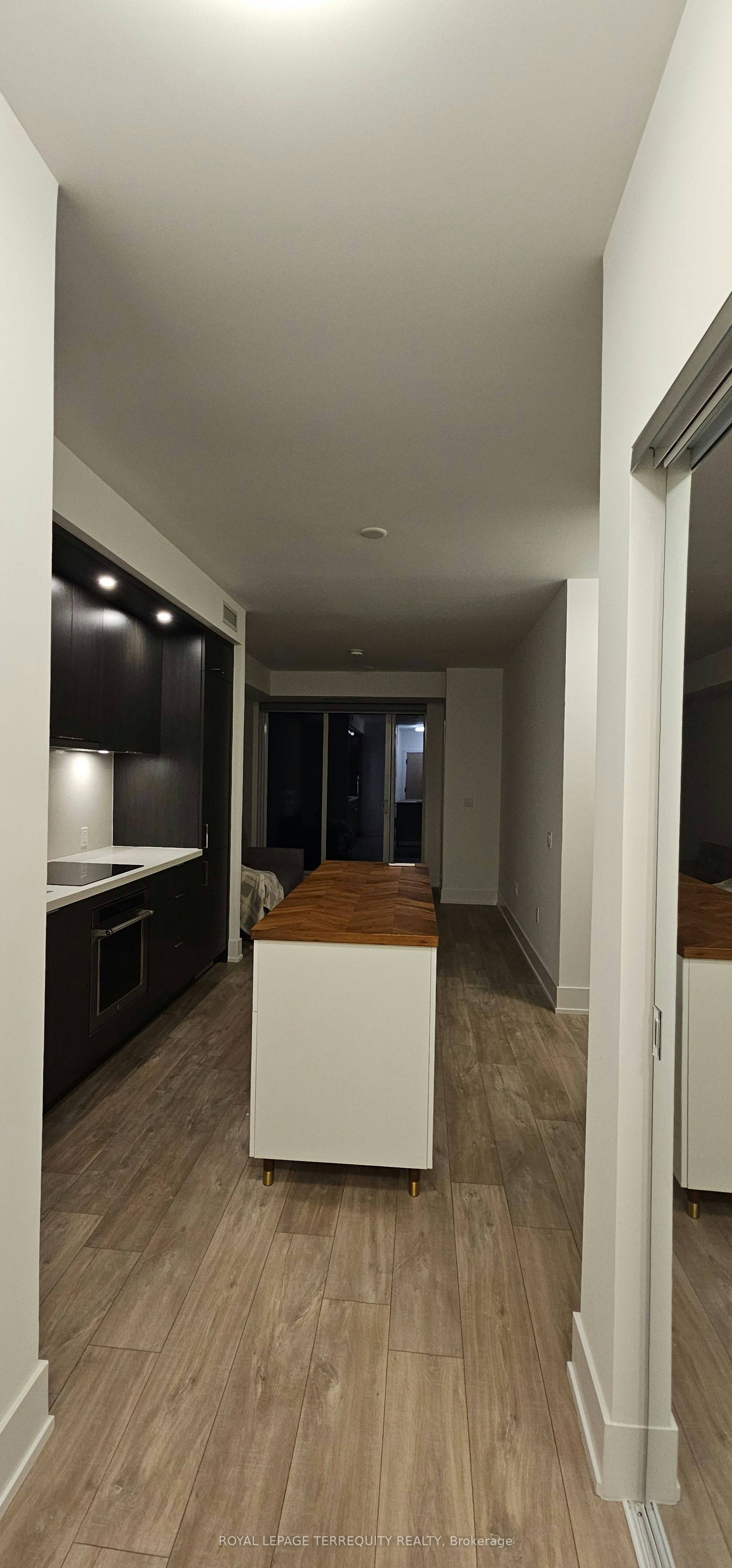 1106-10 Inn ON The Park Drive, Toronto, ON, M3C 0P9 - 10