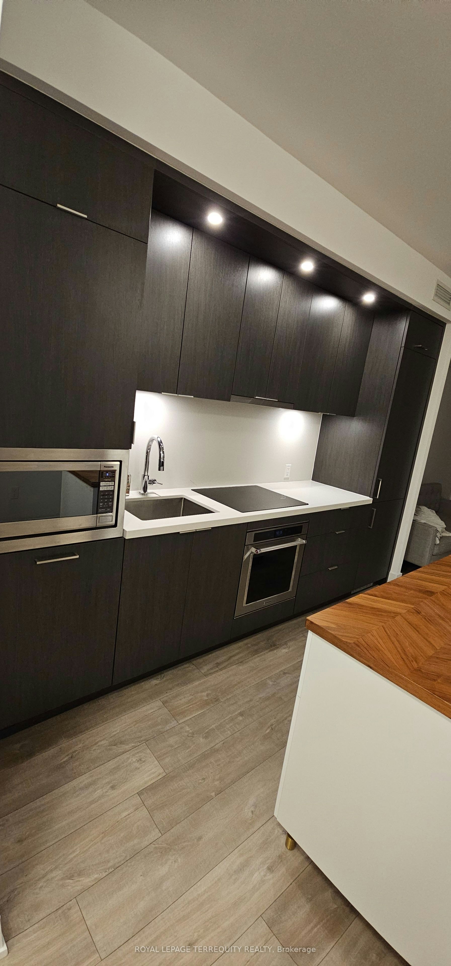 1106-10 Inn ON The Park Drive, Toronto, ON, M3C 0P9 - 8
