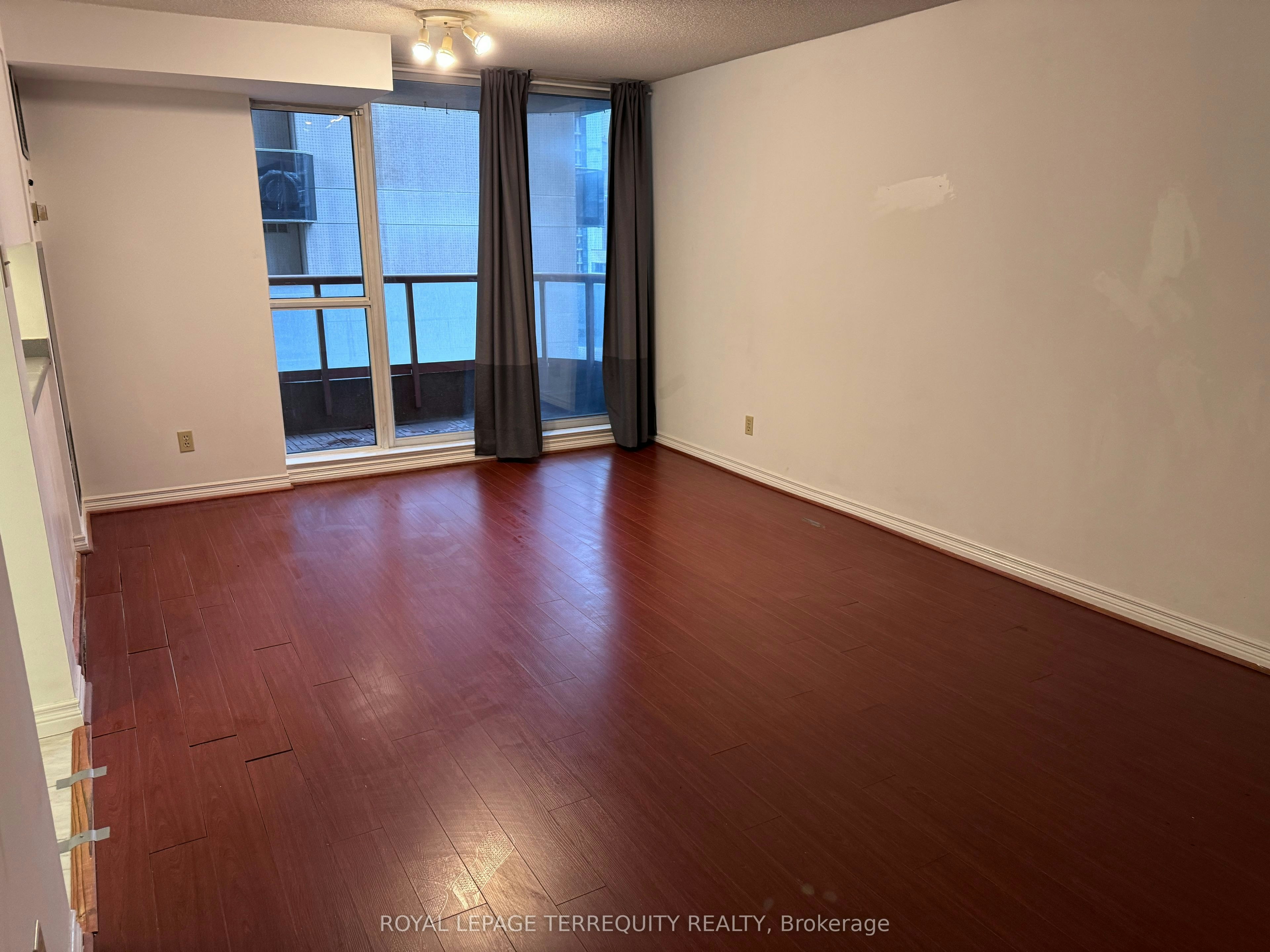 907-736 Bay Street, Toronto, ON, M5G 2M4