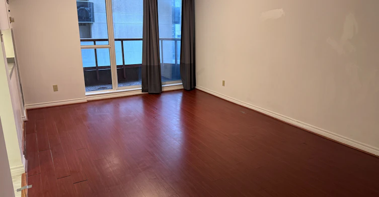 907-736 Bay Street, Toronto, ON, M5G 2M4