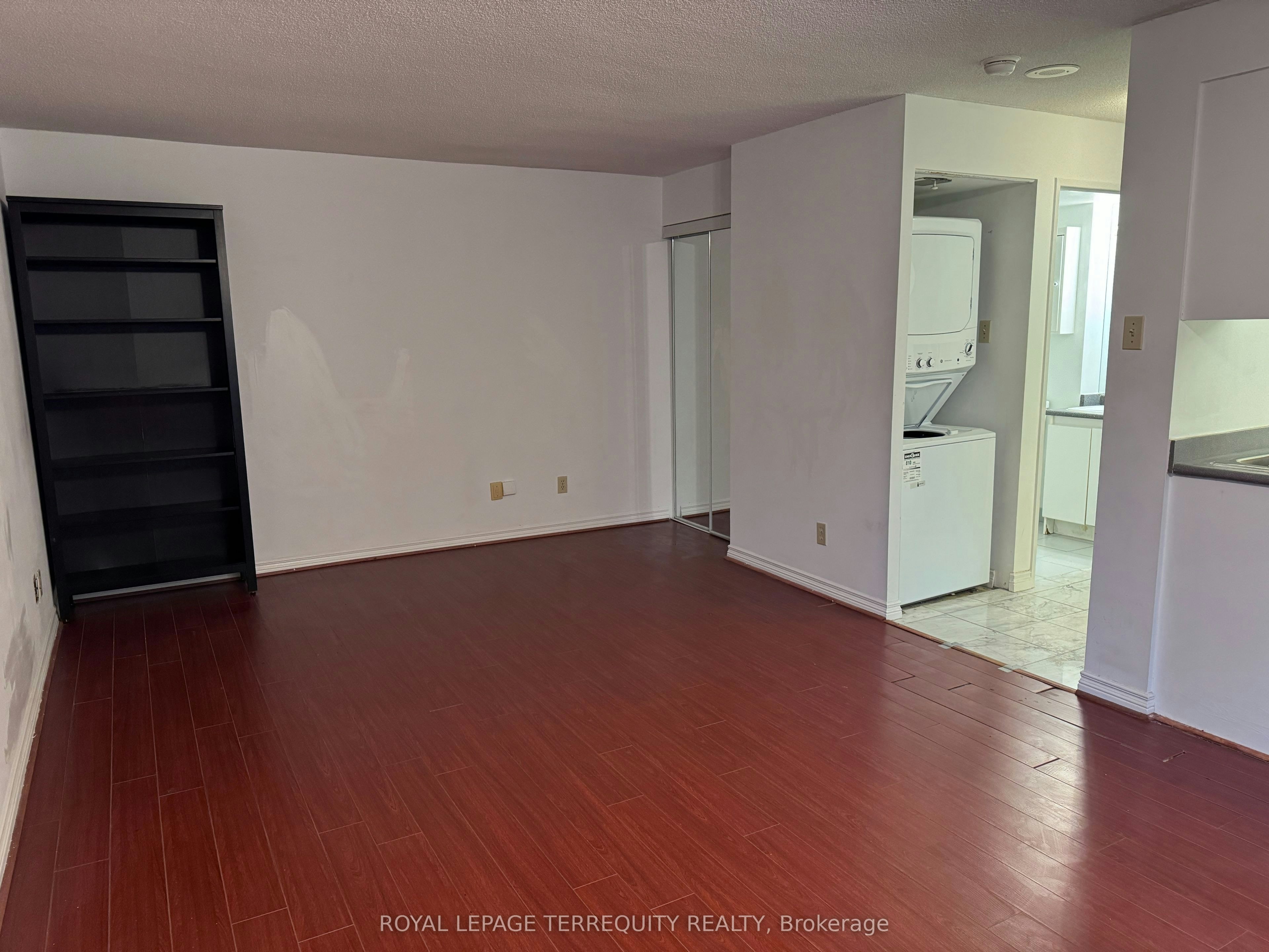907-736 Bay Street, Toronto, ON, M5G 2M4 - 2