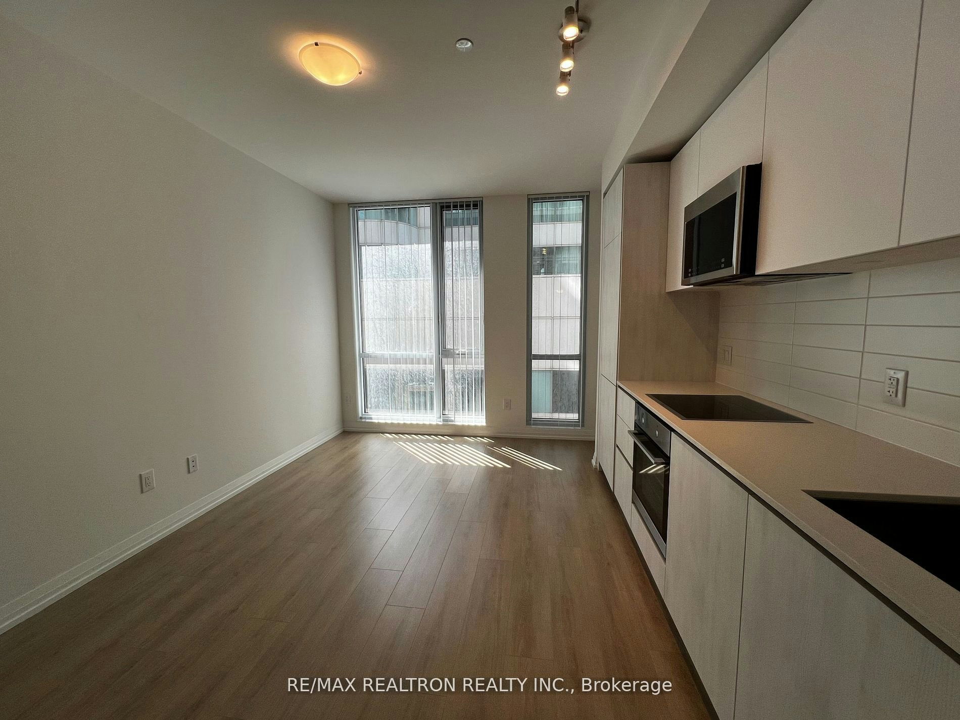 1210-8 Widmer Street, Toronto, ON, M5V 0W6 - 4