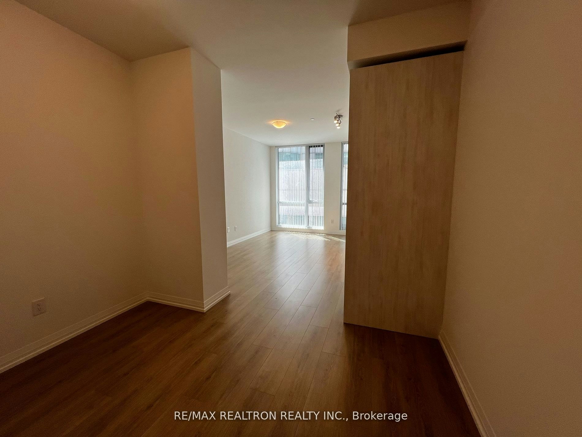 1210-8 Widmer Street, Toronto, ON, M5V 0W6 - 10