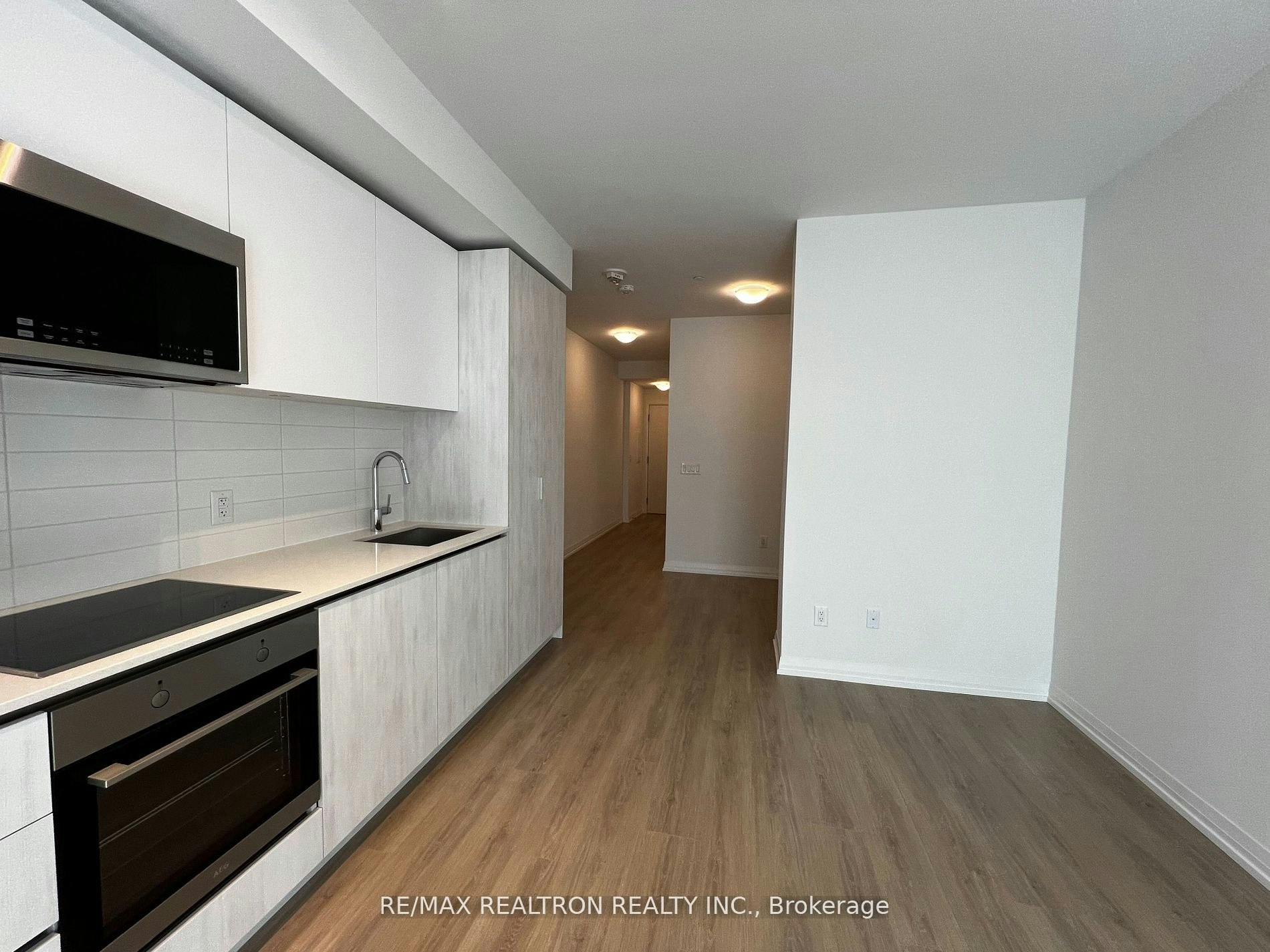 1210-8 Widmer Street, Toronto, ON, M5V 0W6 - 7