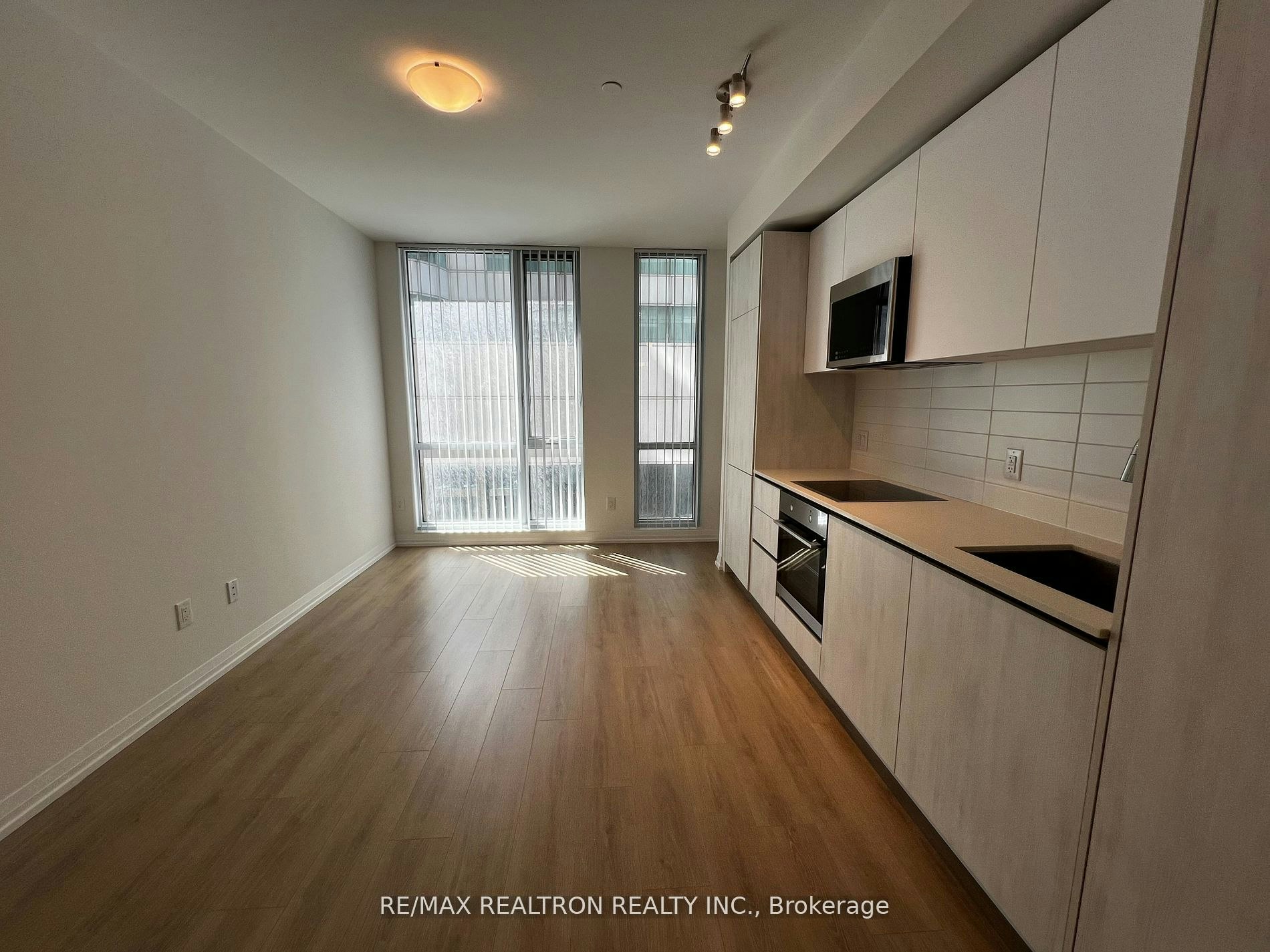 1210-8 Widmer Street, Toronto, ON, M5V 0W6 - 9