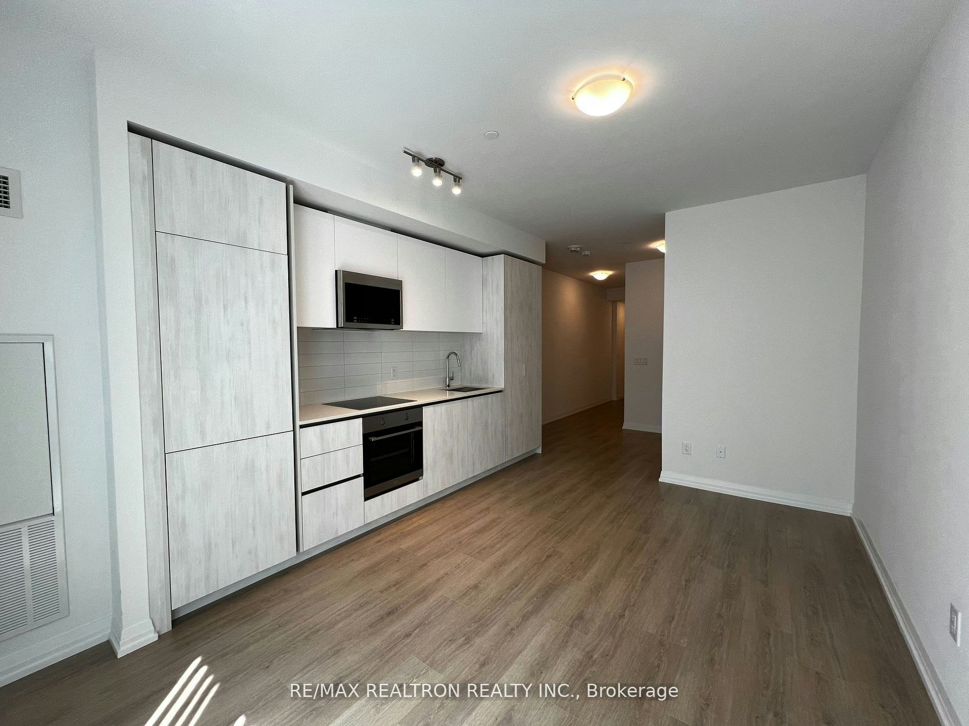 1210-8 Widmer Street, Toronto, ON, M5V 0W6 - 8