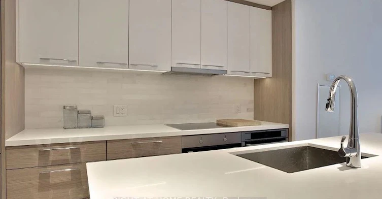 4208-488 University Avenue, Toronto, ON, M5G 0C1 - 2