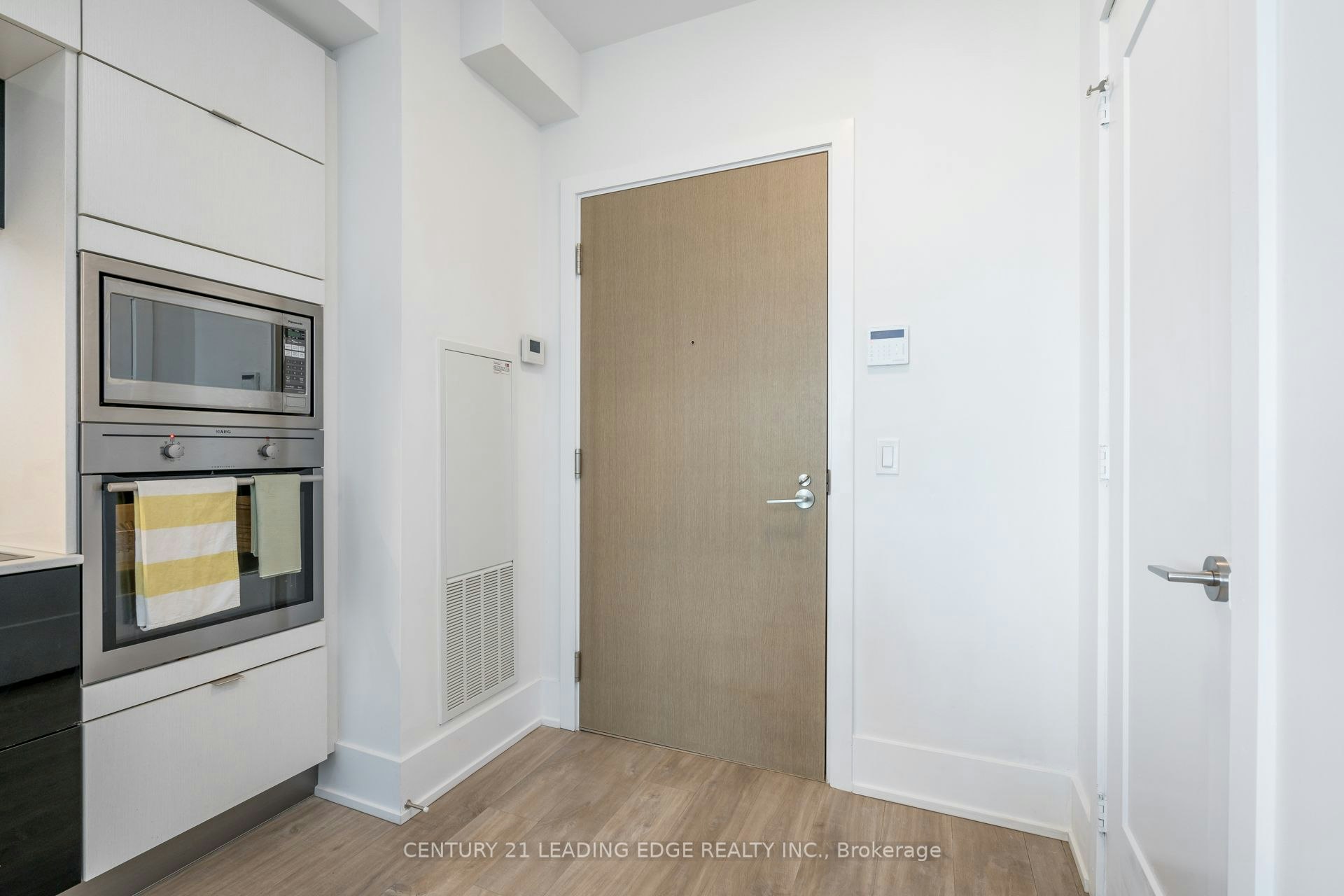 919-1 Edgewater Drive, Toronto, ON, M5A 0L1 - 3