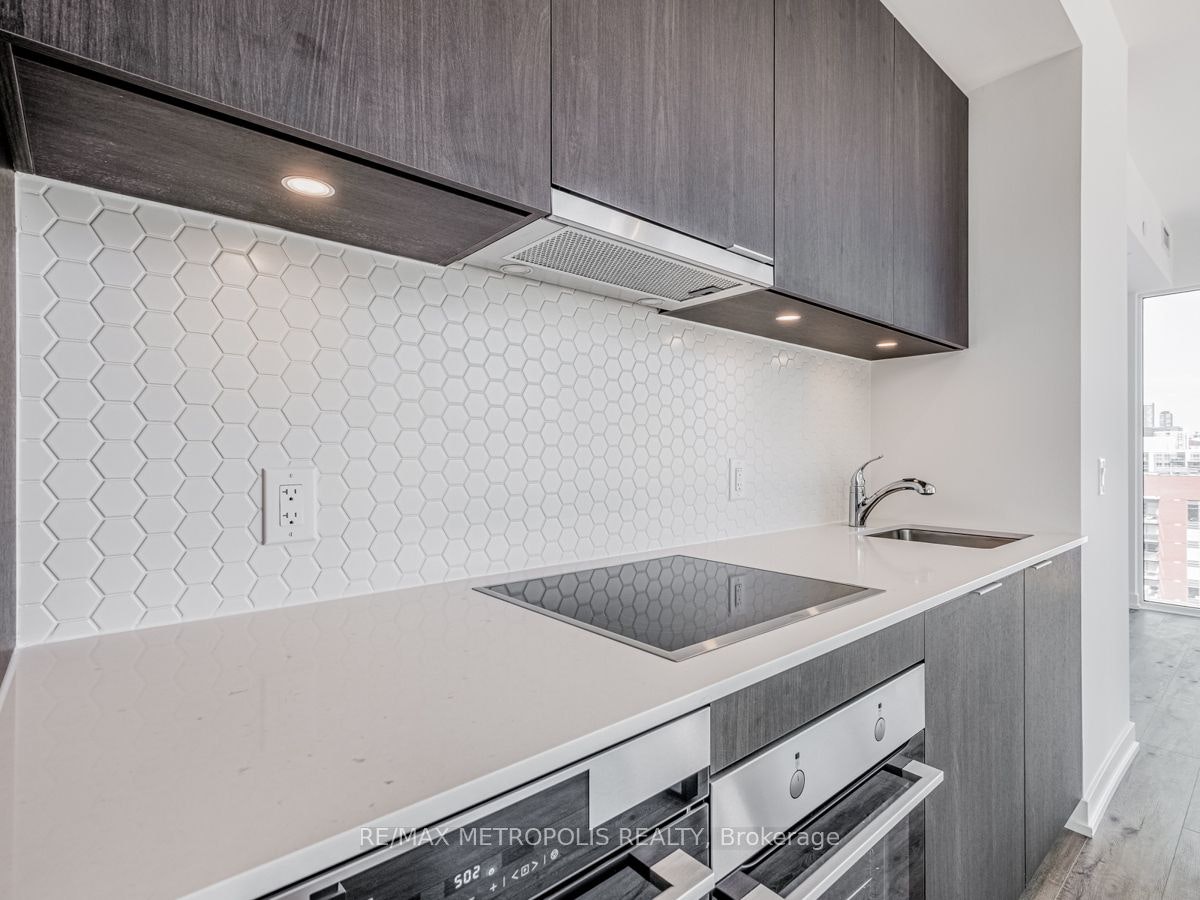 1508-158 Front Street E, Toronto, ON, M5A 0K9 - 12