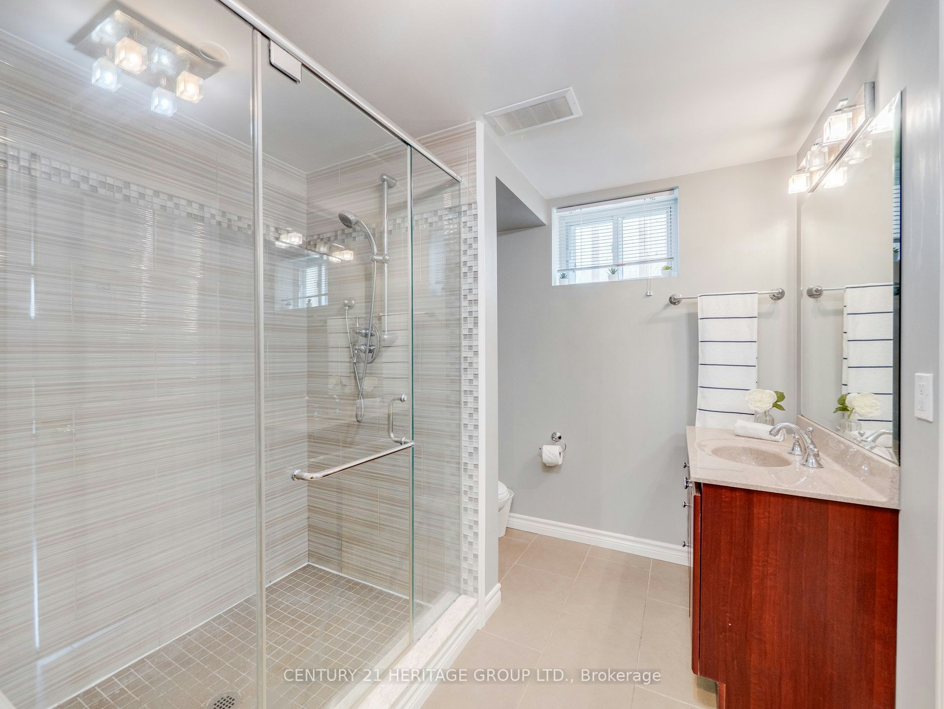 Room B-97 Allingham Gardens, Toronto, ON, M3H 1X9 - 4