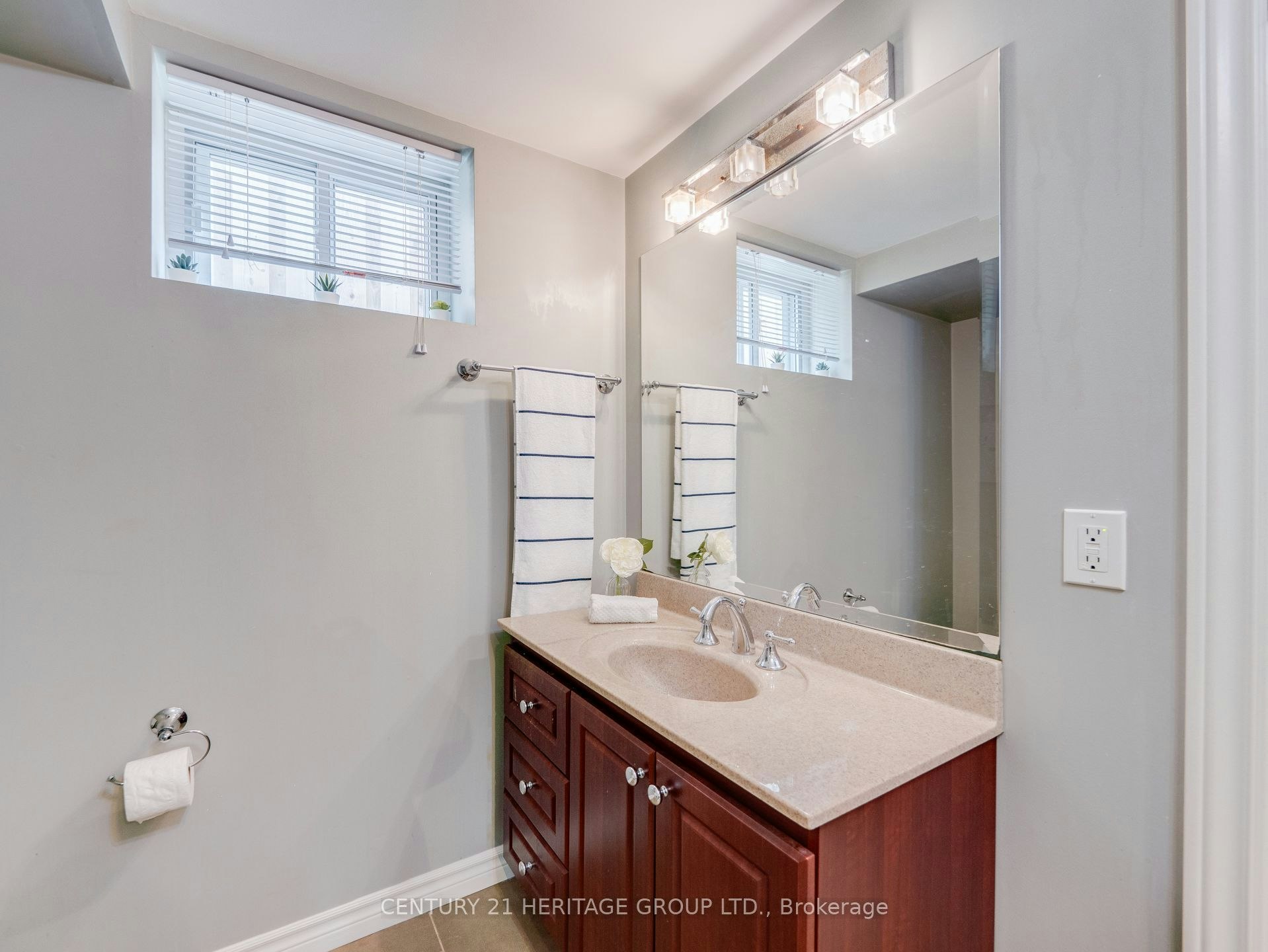 Room B-97 Allingham Gardens, Toronto, ON, M3H 1X9 - 5