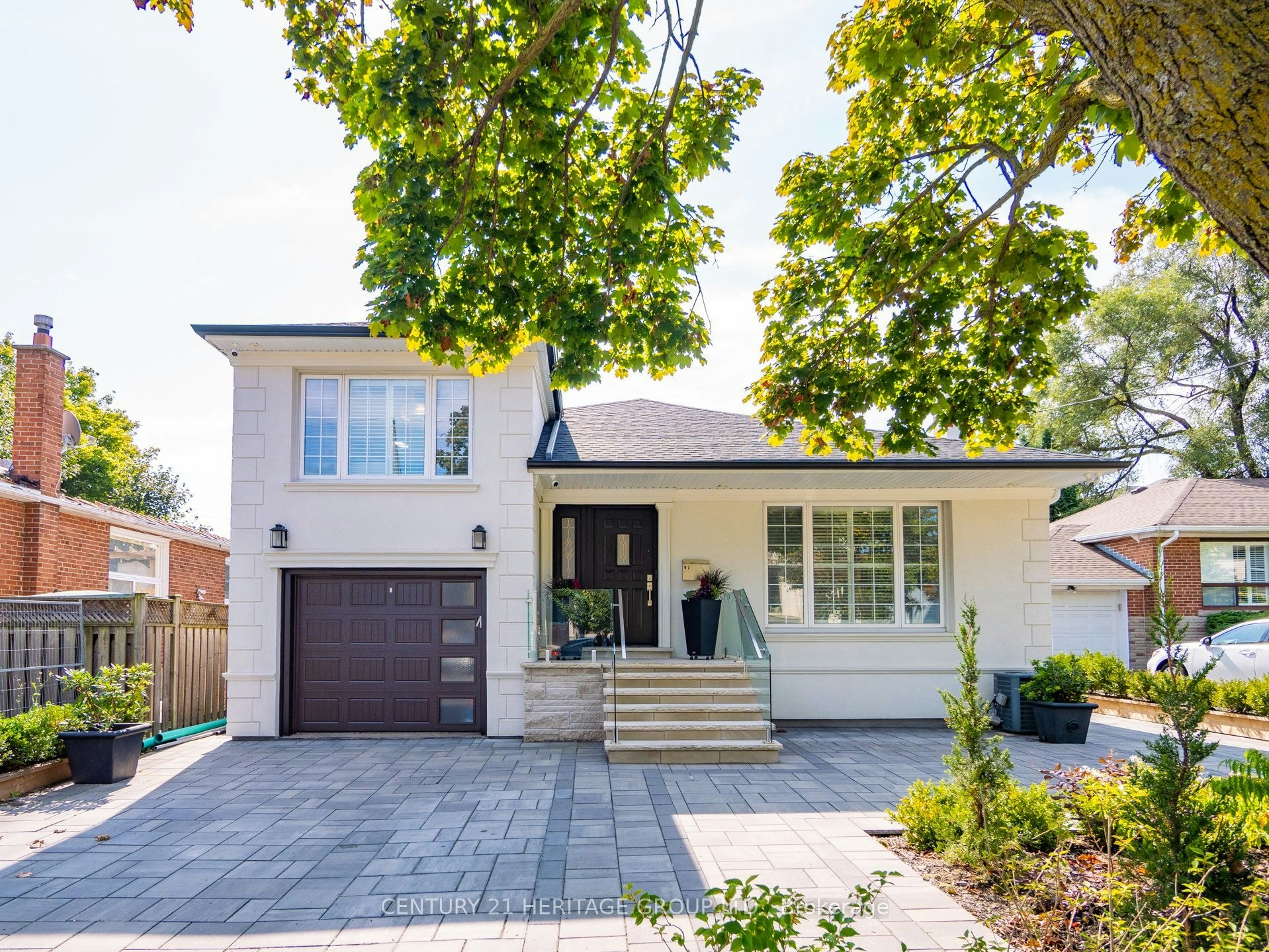 Room B-97 Allingham Gardens, Toronto, ON, M3H 1X9