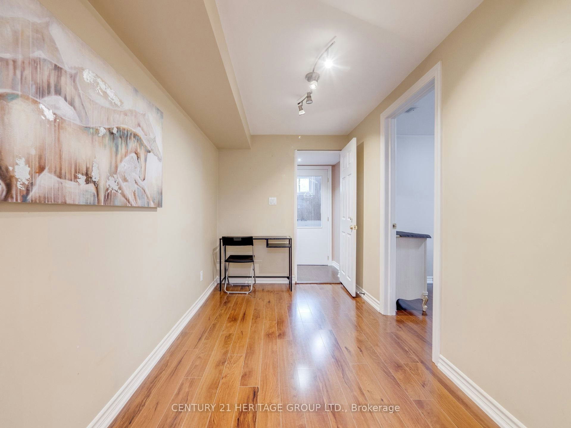 Room B-97 Allingham Gardens, Toronto, ON, M3H 1X9 - 3