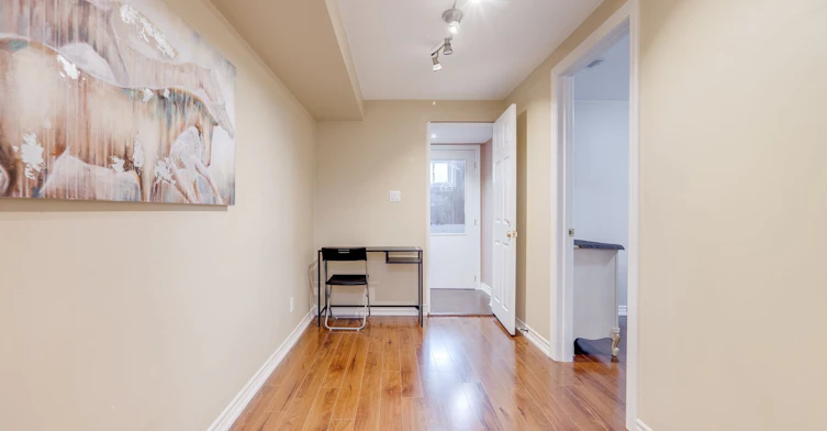 Room B-97 Allingham Gardens, Toronto, ON, M3H 1X9 - 3