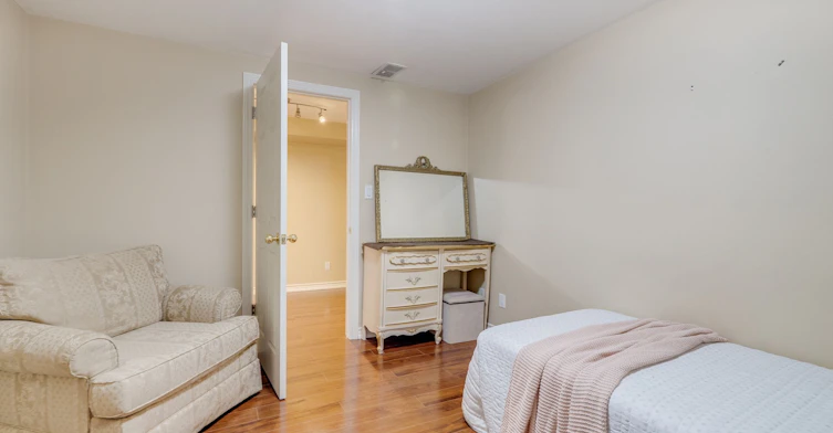 Room B-97 Allingham Gardens, Toronto, ON, M3H 1X9 - 7