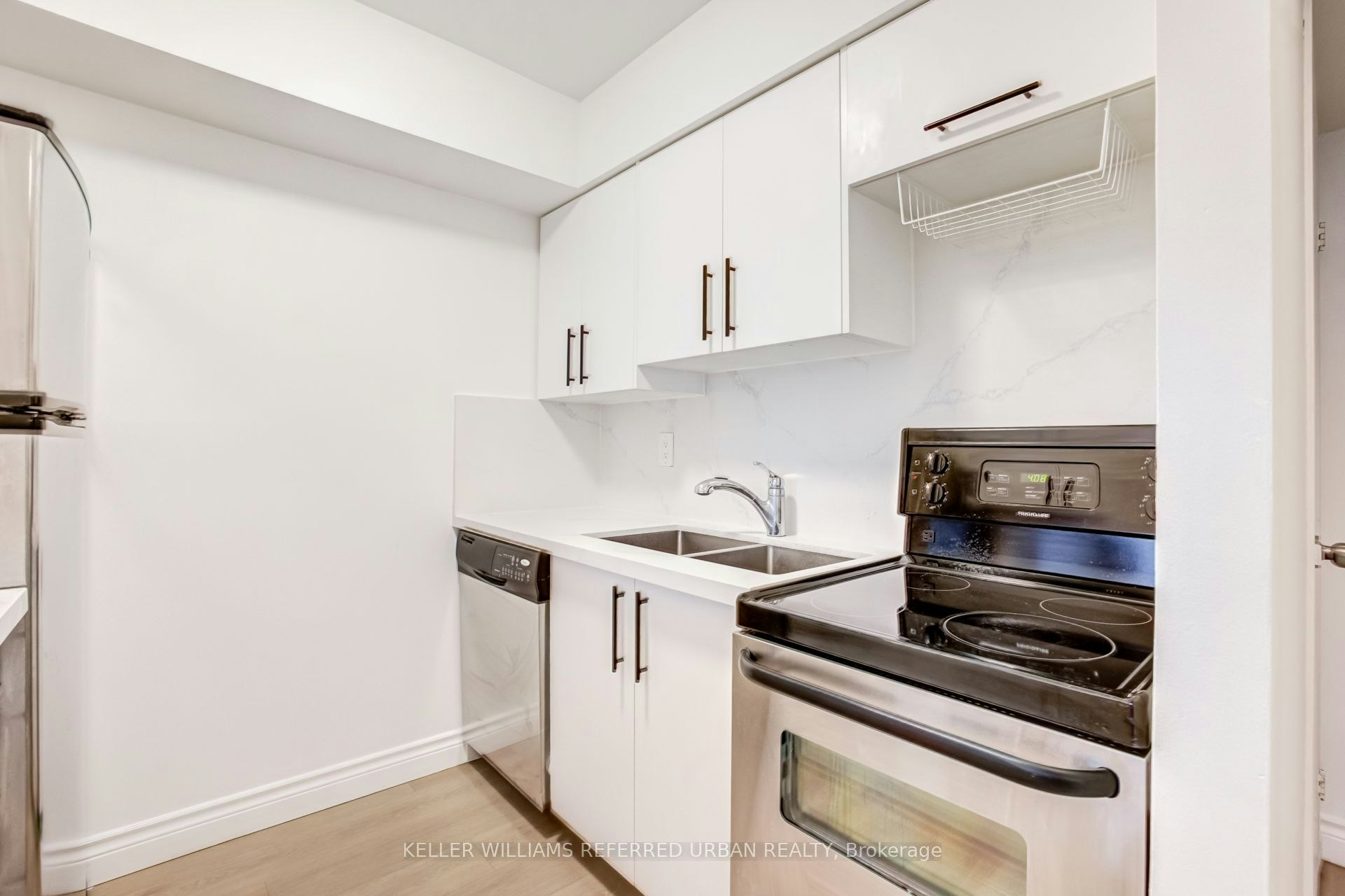 2602-633 Bay Street, Toronto, ON, M5G 2G4 - 16