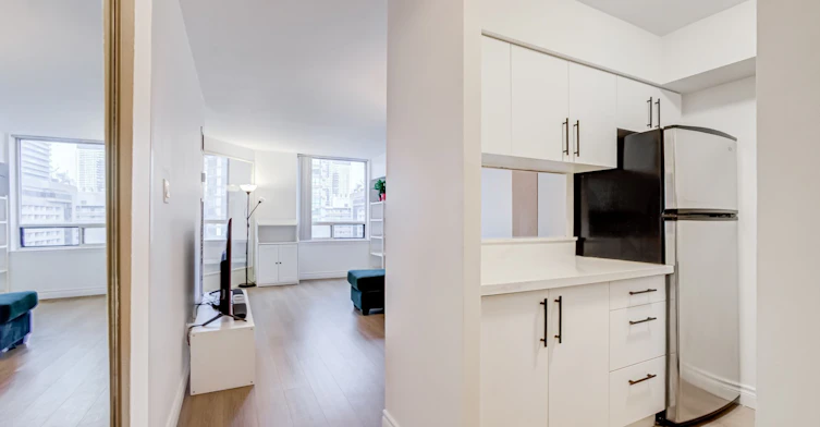 2602-633 Bay Street, Toronto, ON, M5G 2G4 - 7