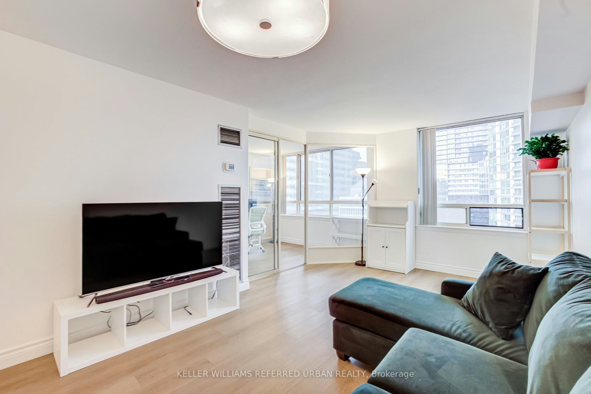 2602-633 Bay Street, Toronto, ON, M5G 2G4 - 9