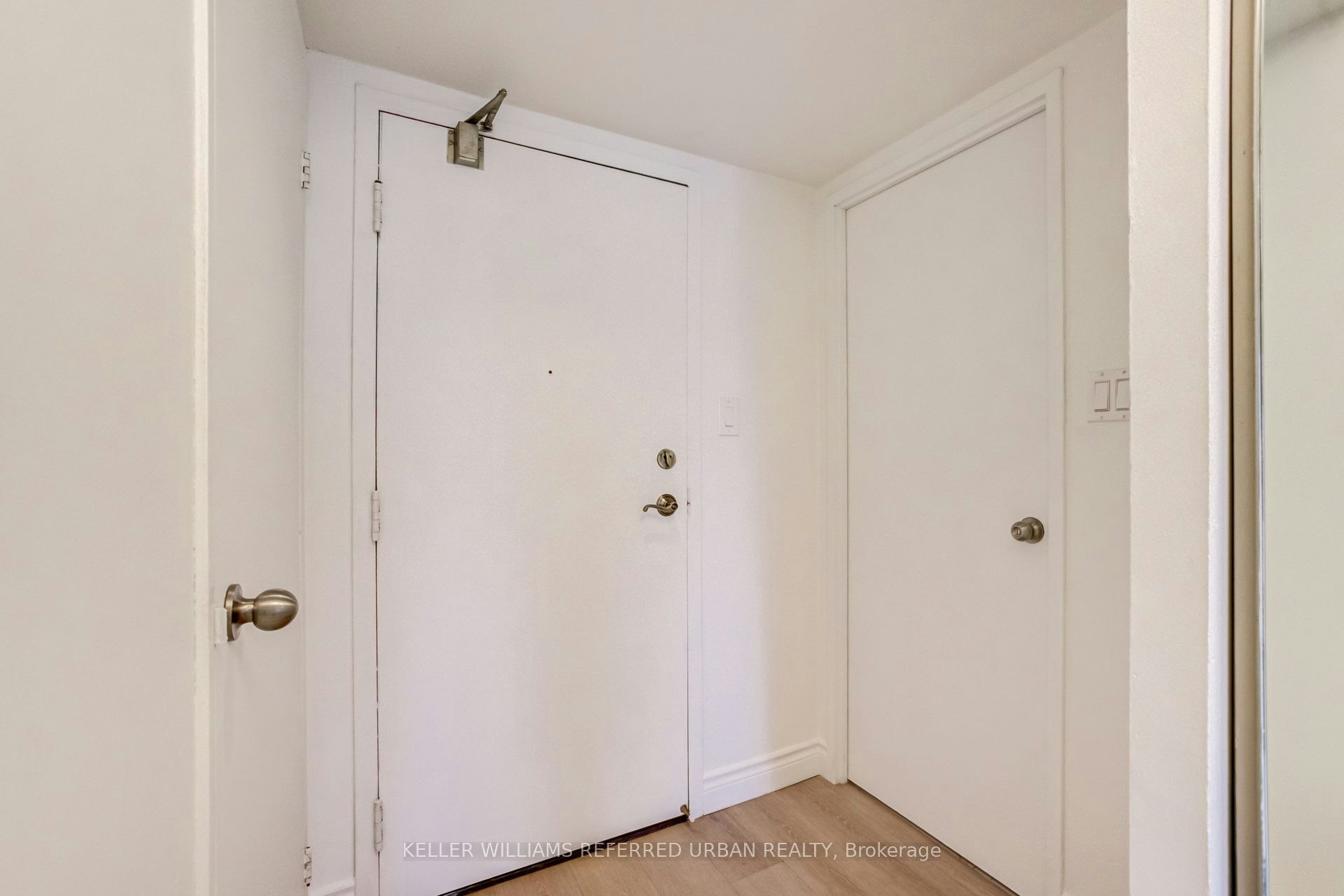 2602-633 Bay Street, Toronto, ON, M5G 2G4 - 5