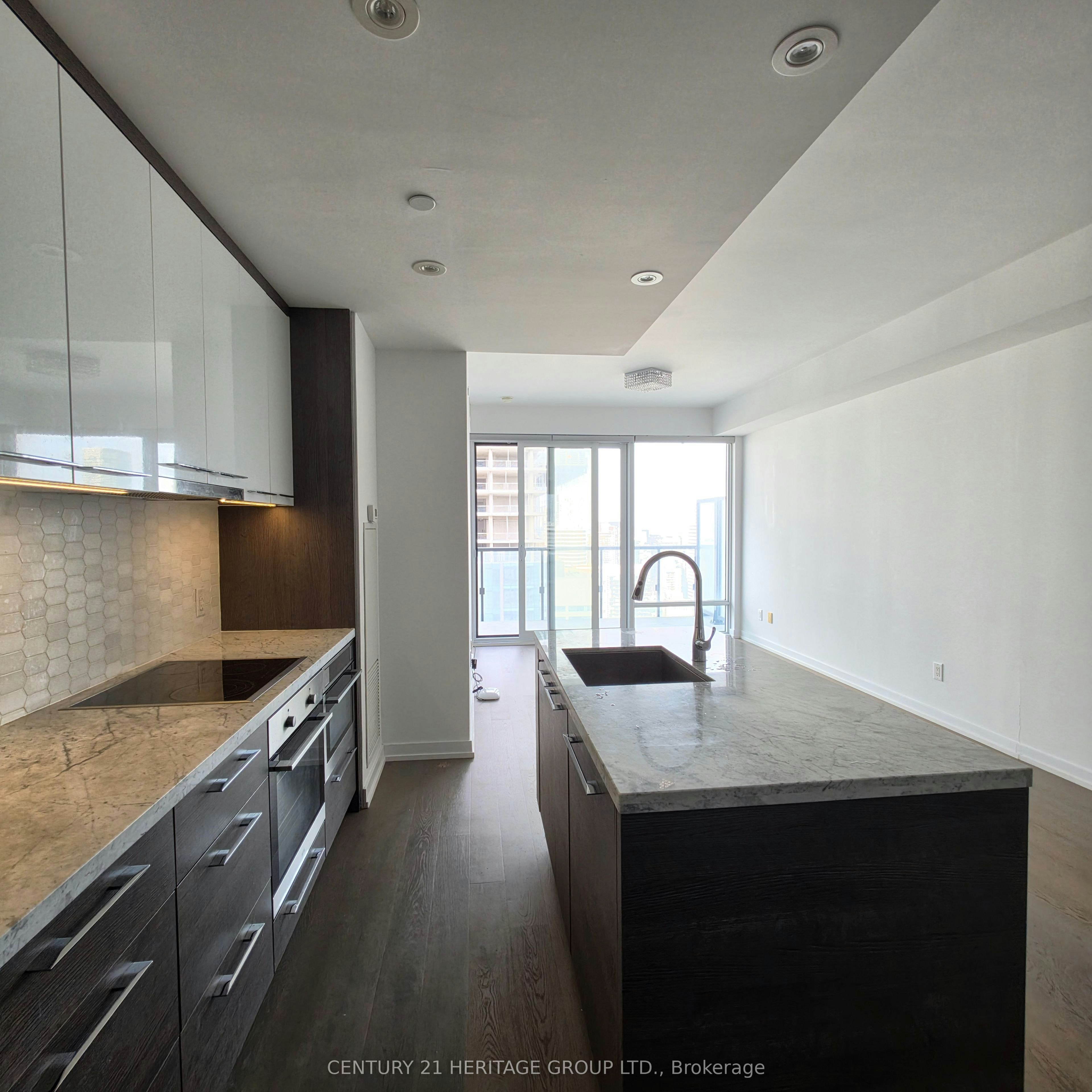 3005-488 University Avenue, Toronto, ON, M5G 0C1 - 4
