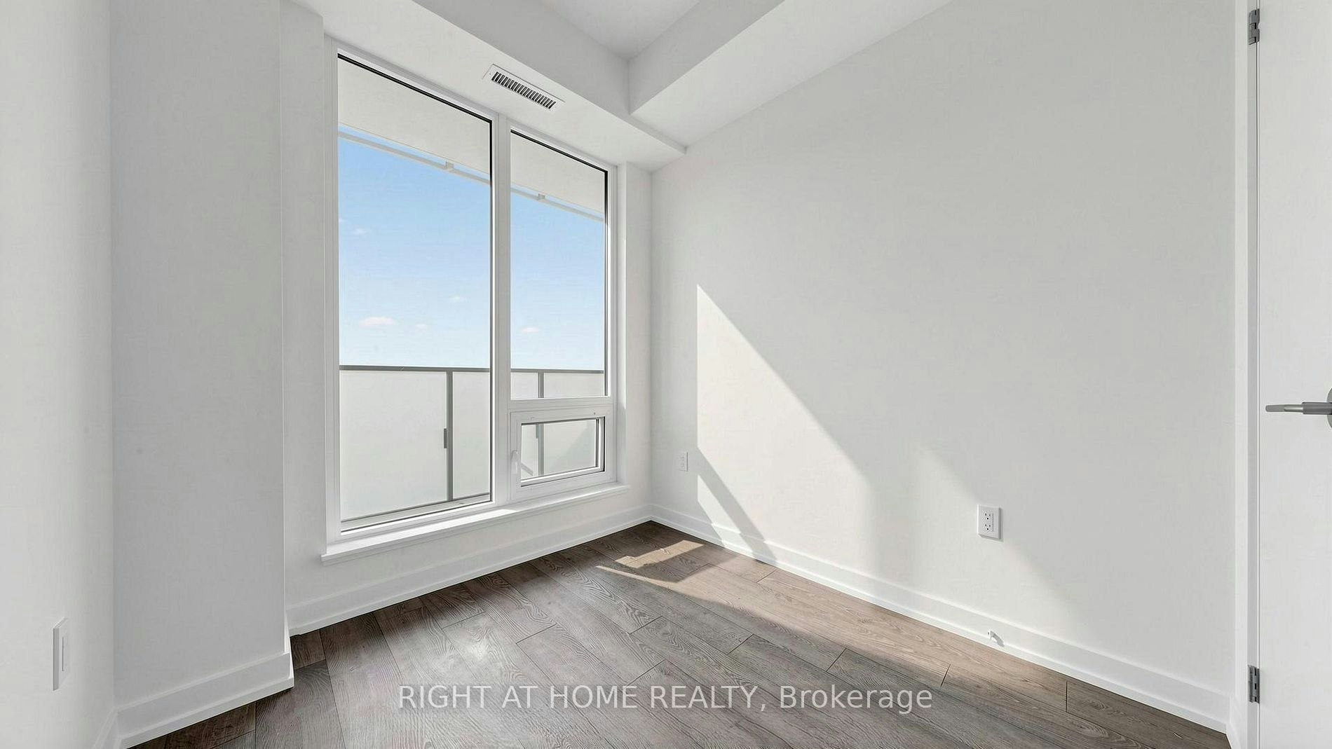 S2702-8 Olympic Garden Drive, Toronto, ON, M2M 0B9 - 17