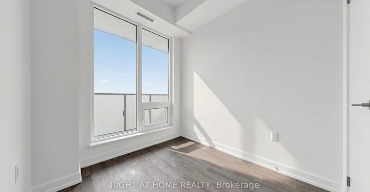 S2702-8 Olympic Garden Drive, Toronto, ON, M2M 0B9 - 17