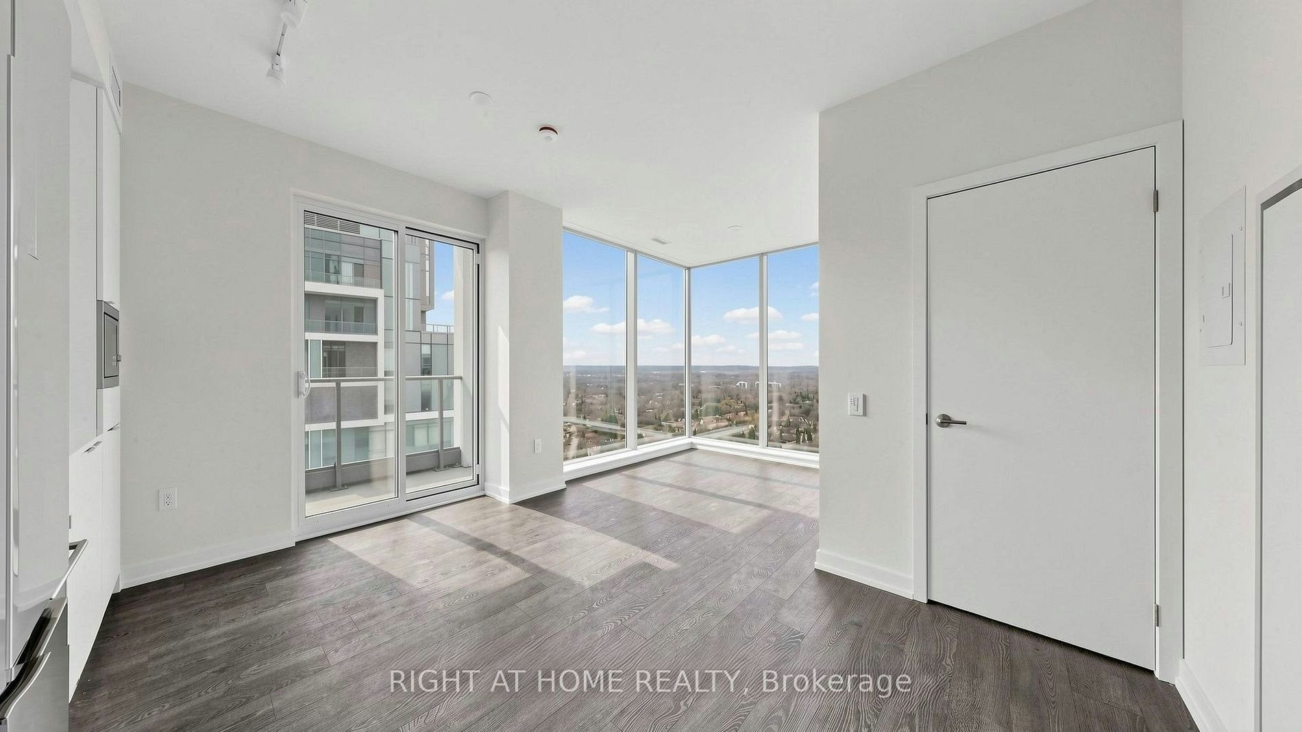 S2702-8 Olympic Garden Drive, Toronto, ON, M2M 0B9 - 8