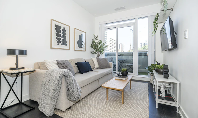 202-501 St Clair Avenue W