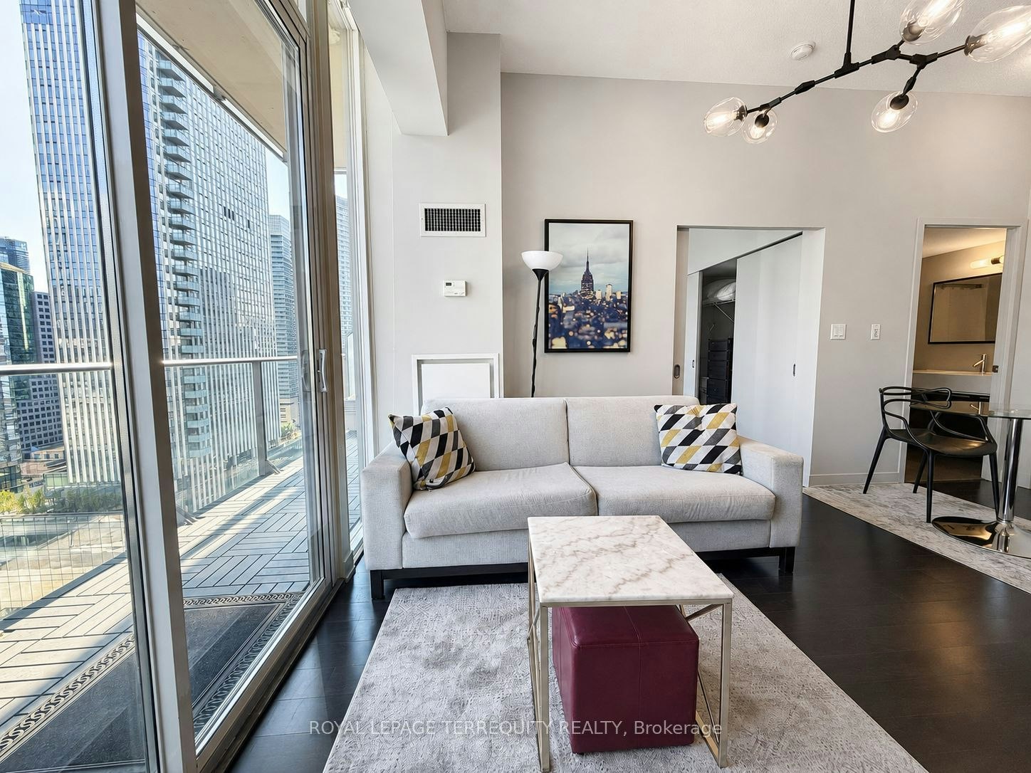 2209-126 Simcoe Street, Toronto, ON, M5H 4E6 - 4