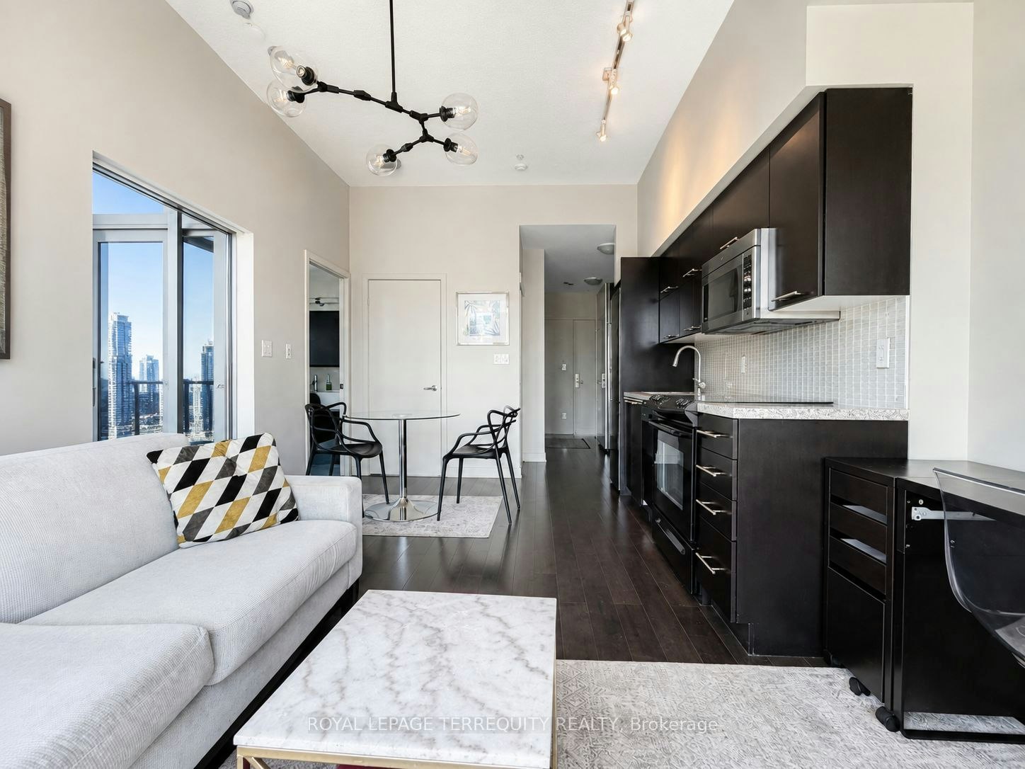 2209-126 Simcoe Street, Toronto, ON, M5H 4E6 - 5