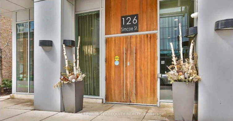 2209-126 Simcoe Street, Toronto, ON, M5H 4E6 - 2