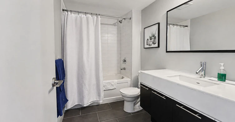 2209-126 Simcoe Street, Toronto, ON, M5H 4E6 - 9